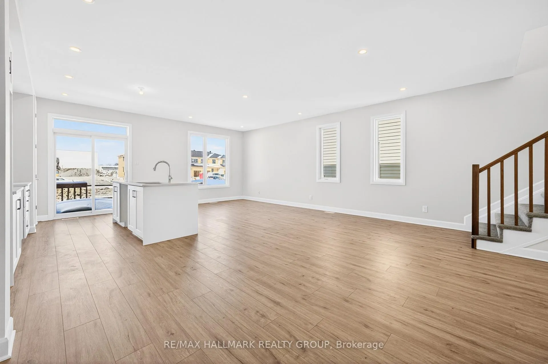 Photo 8 of 1049 Ventus Way, Ottawa, Chapel Hill South - Orleans Village — HOMEH