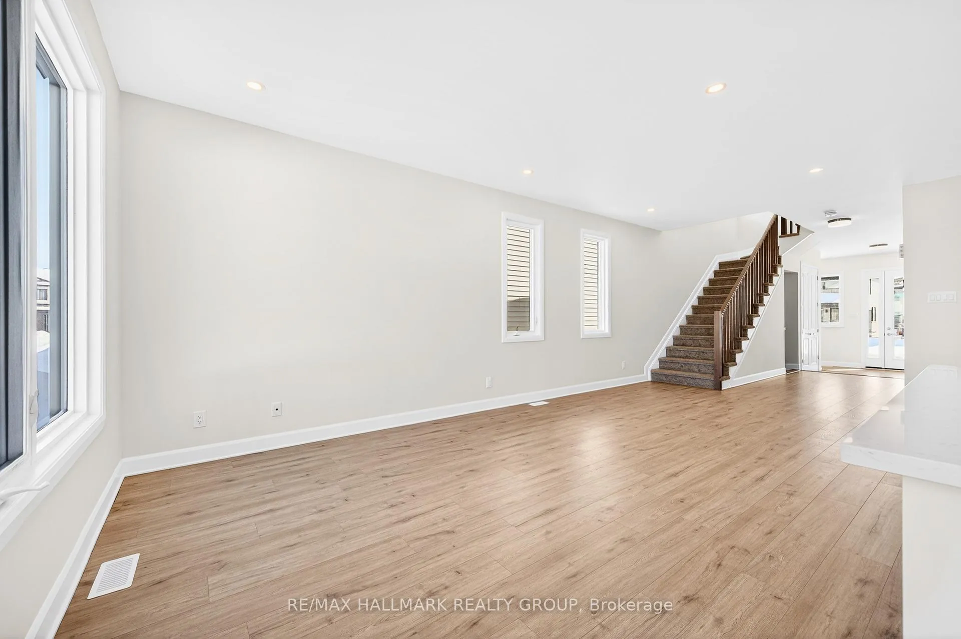 Photo 10 of 1049 Ventus Way, Ottawa, Chapel Hill South - Orleans Village — HOMEH