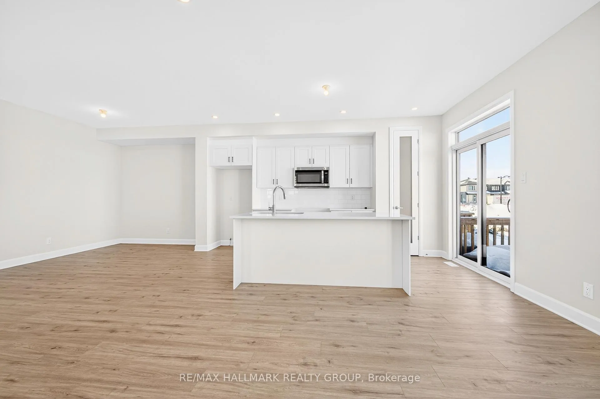 Photo 11 of 1049 Ventus Way, Ottawa, Chapel Hill South - Orleans Village — HOMEH