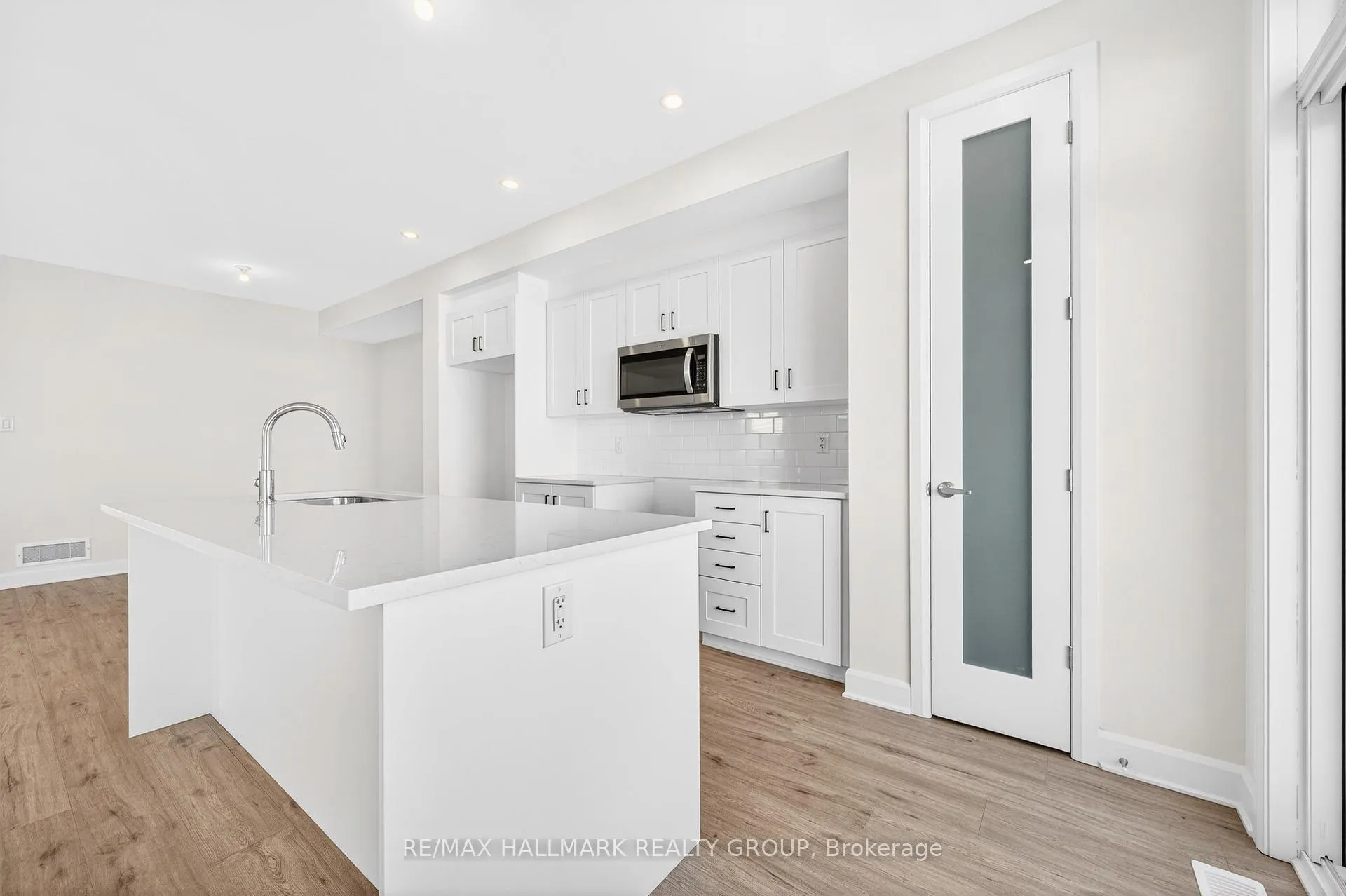 Photo 12 of 1049 Ventus Way, Ottawa, Chapel Hill South - Orleans Village — HOMEH
