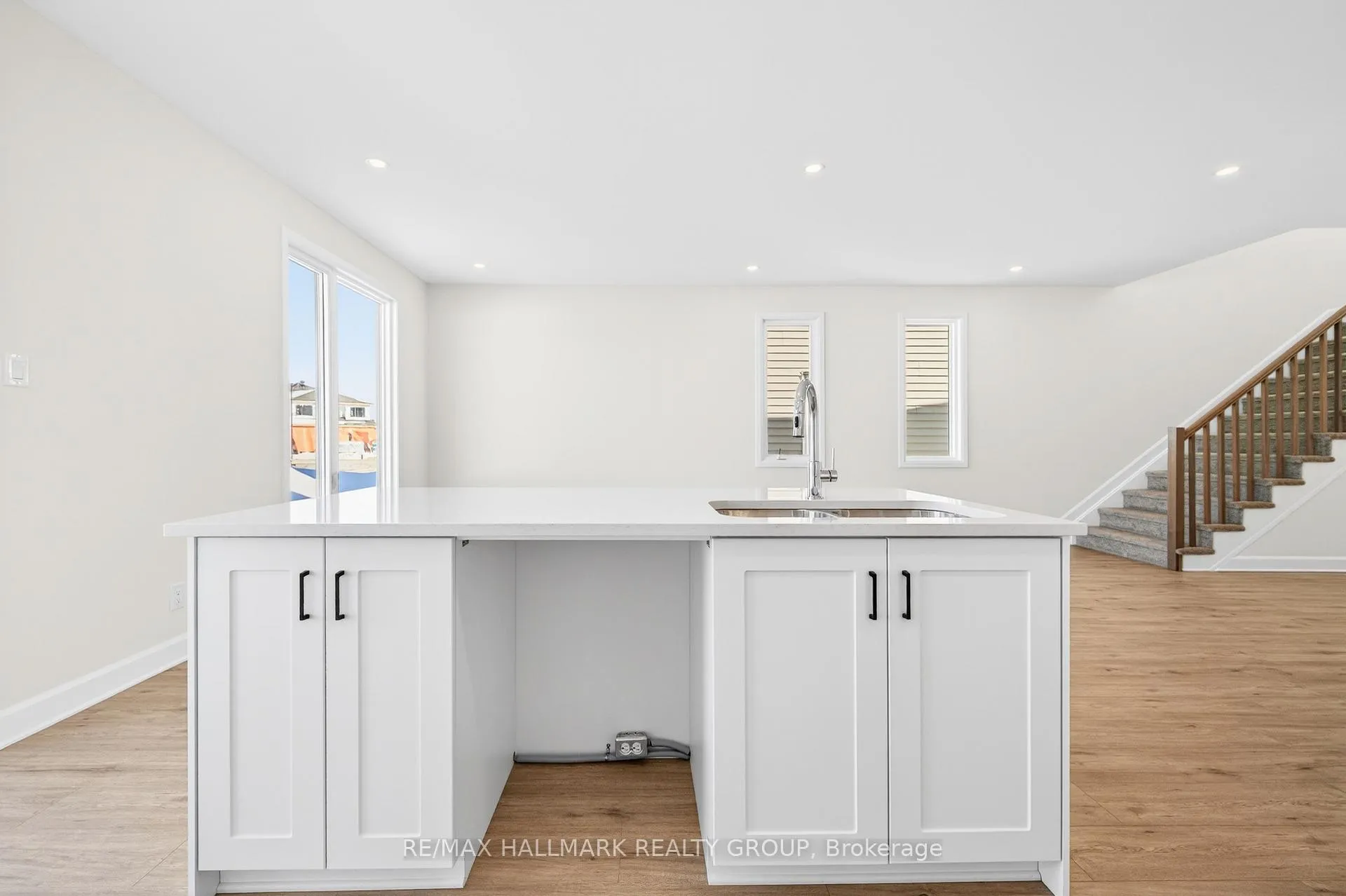 Photo 14 of 1049 Ventus Way, Ottawa, Chapel Hill South - Orleans Village — HOMEH