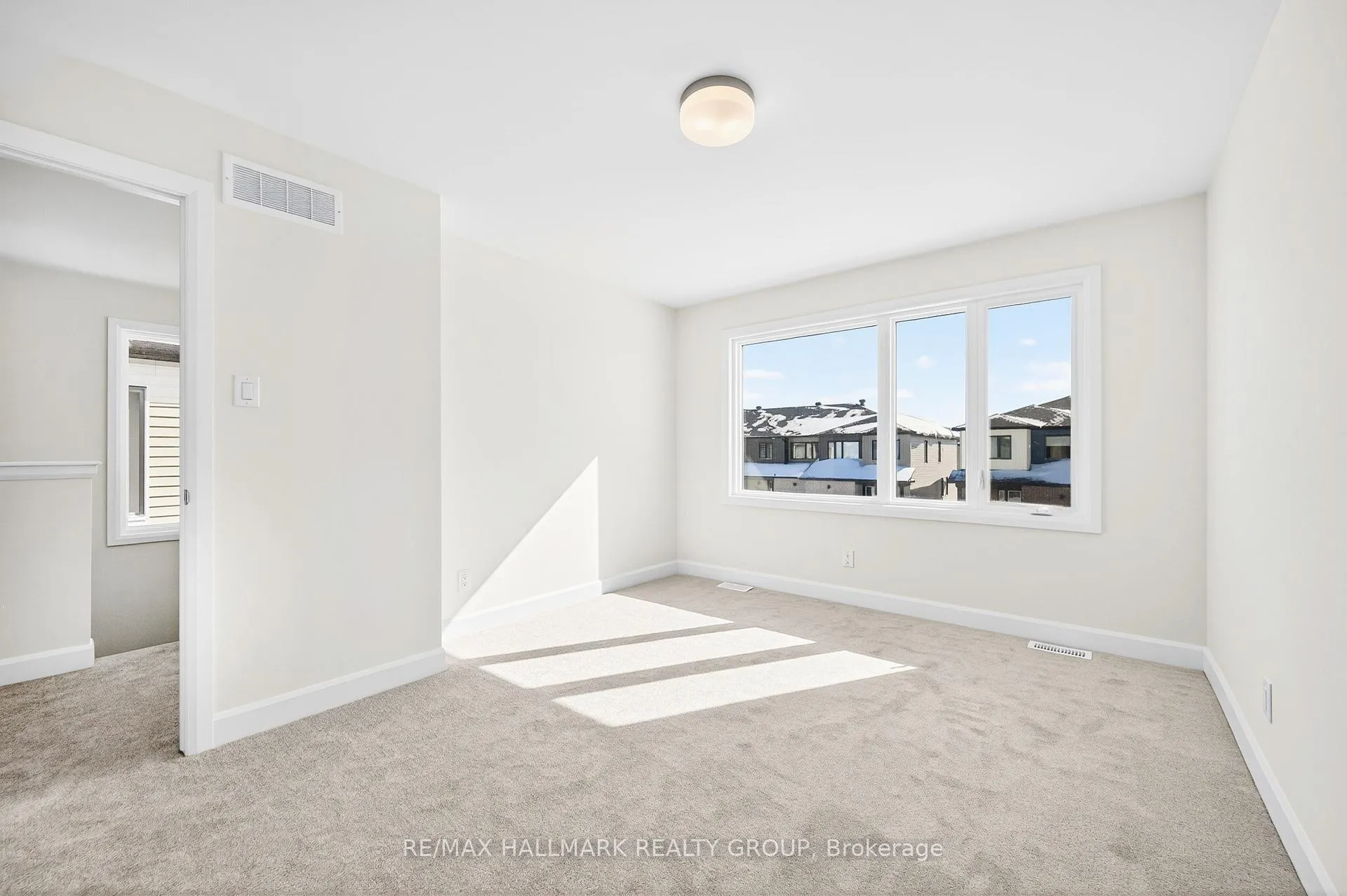 Photo 21 of 1049 Ventus Way, Ottawa, Chapel Hill South - Orleans Village — HOMEH