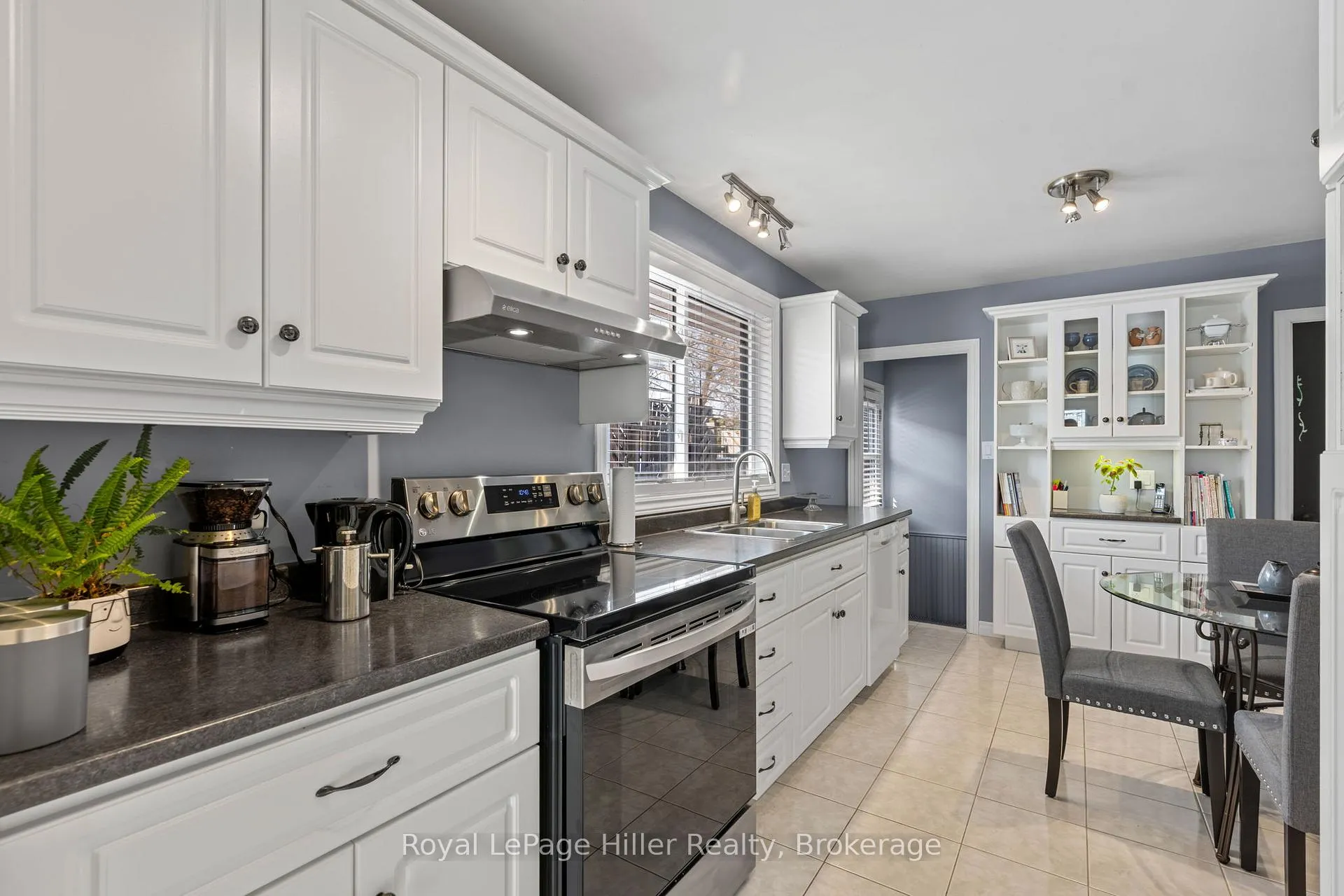 Photo 11 of 248 Redford Crescent, Stratford — HOMEH
