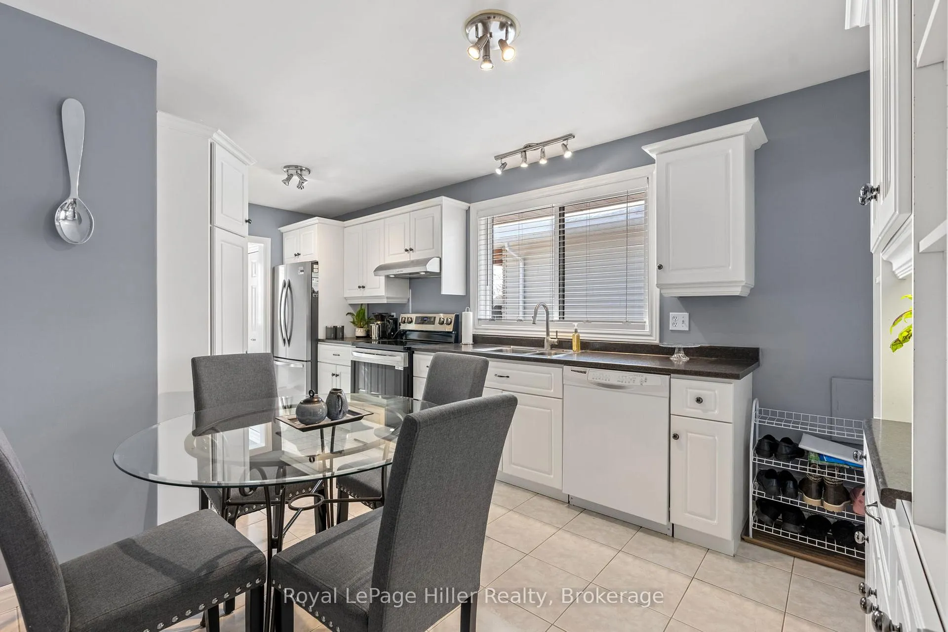 Photo 15 of 248 Redford Crescent, Stratford — HOMEH