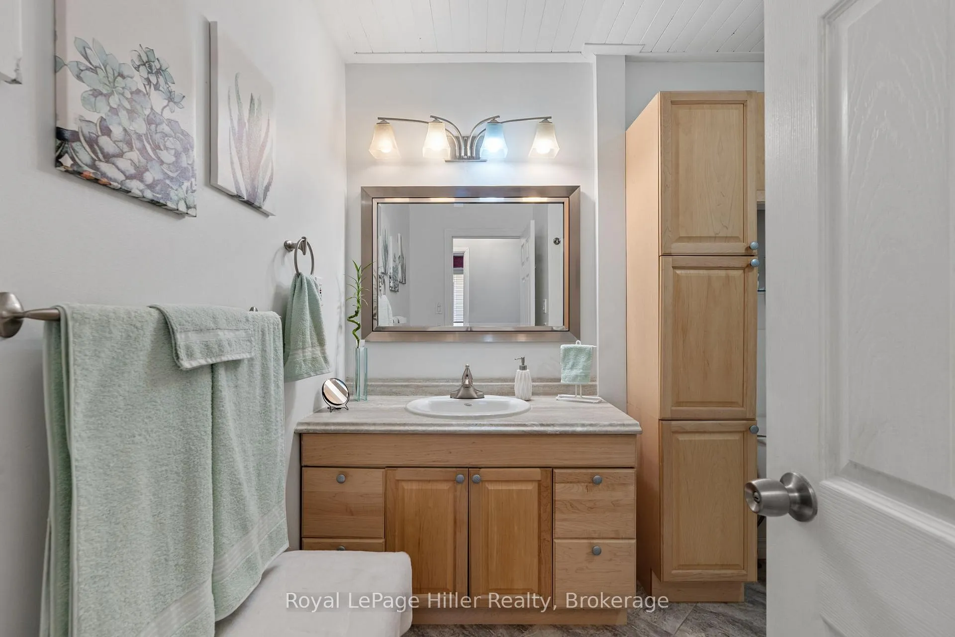Photo 24 of 248 Redford Crescent, Stratford — HOMEH