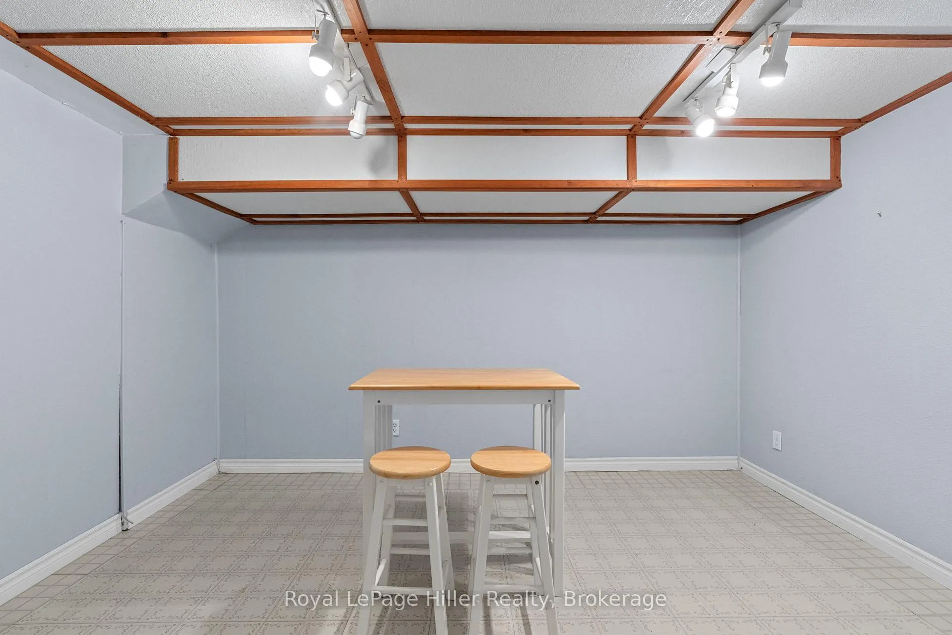 Photo 32 of 248 Redford Crescent, Stratford — HOMEH