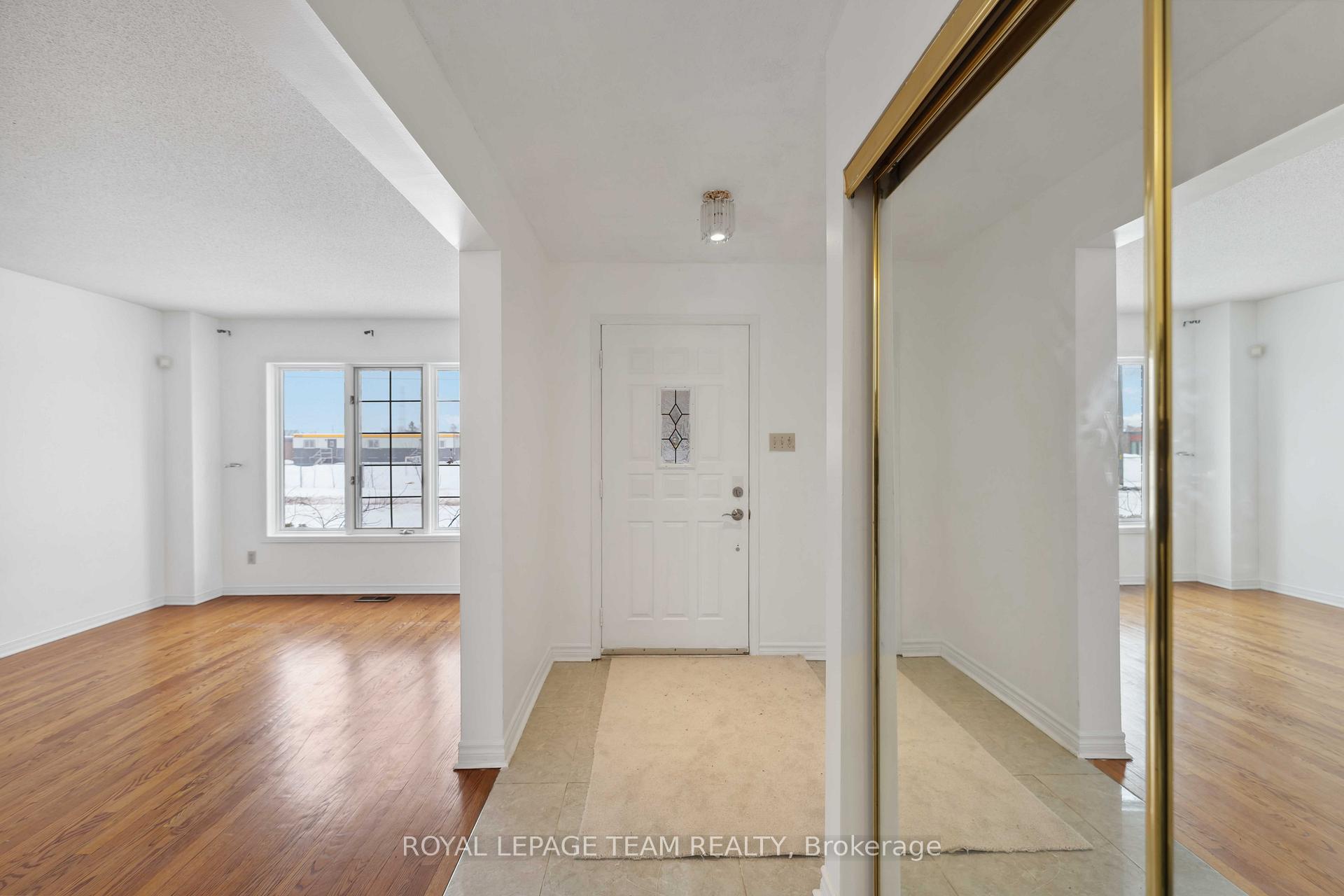 Photo 4 of 1327 Brookline Avenue, Ottawa, Ellwood — HOMEH