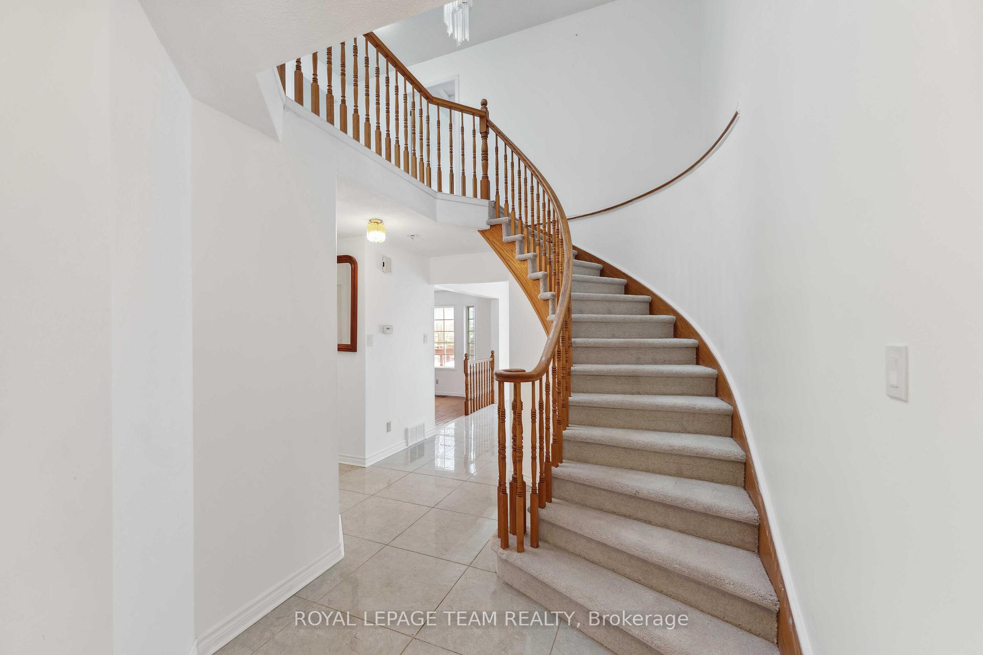 Photo 5 of 1327 Brookline Avenue, Ottawa, Ellwood — HOMEH