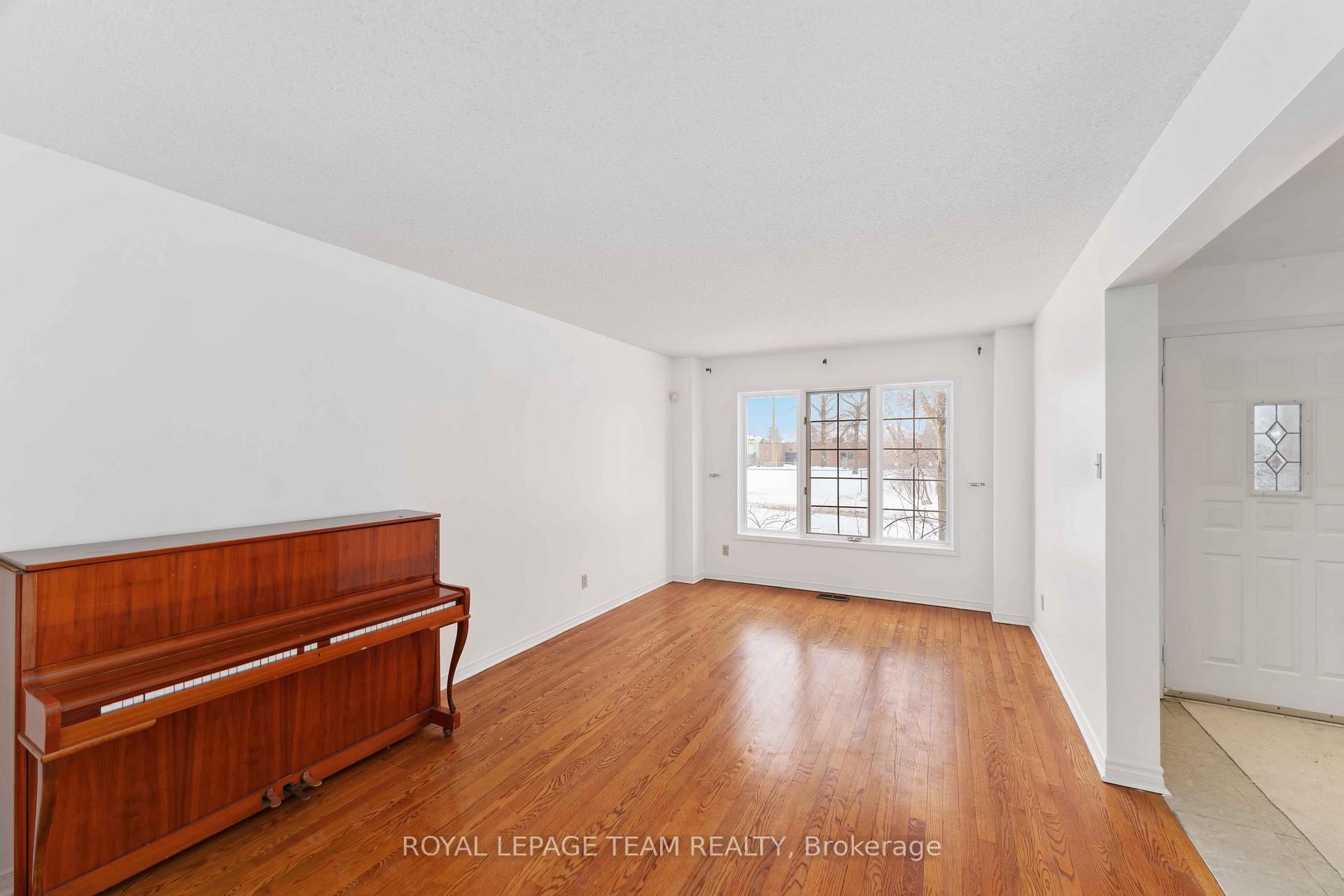 Photo 6 of 1327 Brookline Avenue, Ottawa, Ellwood — HOMEH