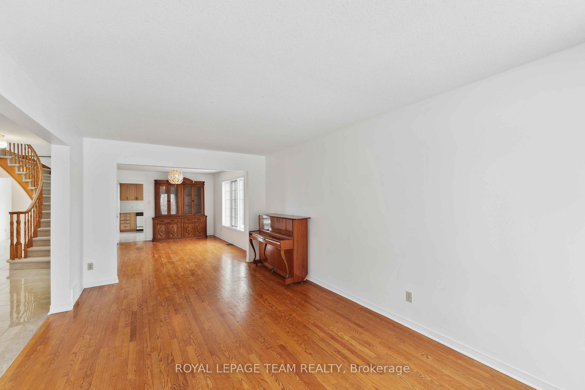 Photo 8 of 1327 Brookline Avenue, Ottawa, Ellwood — HOMEH