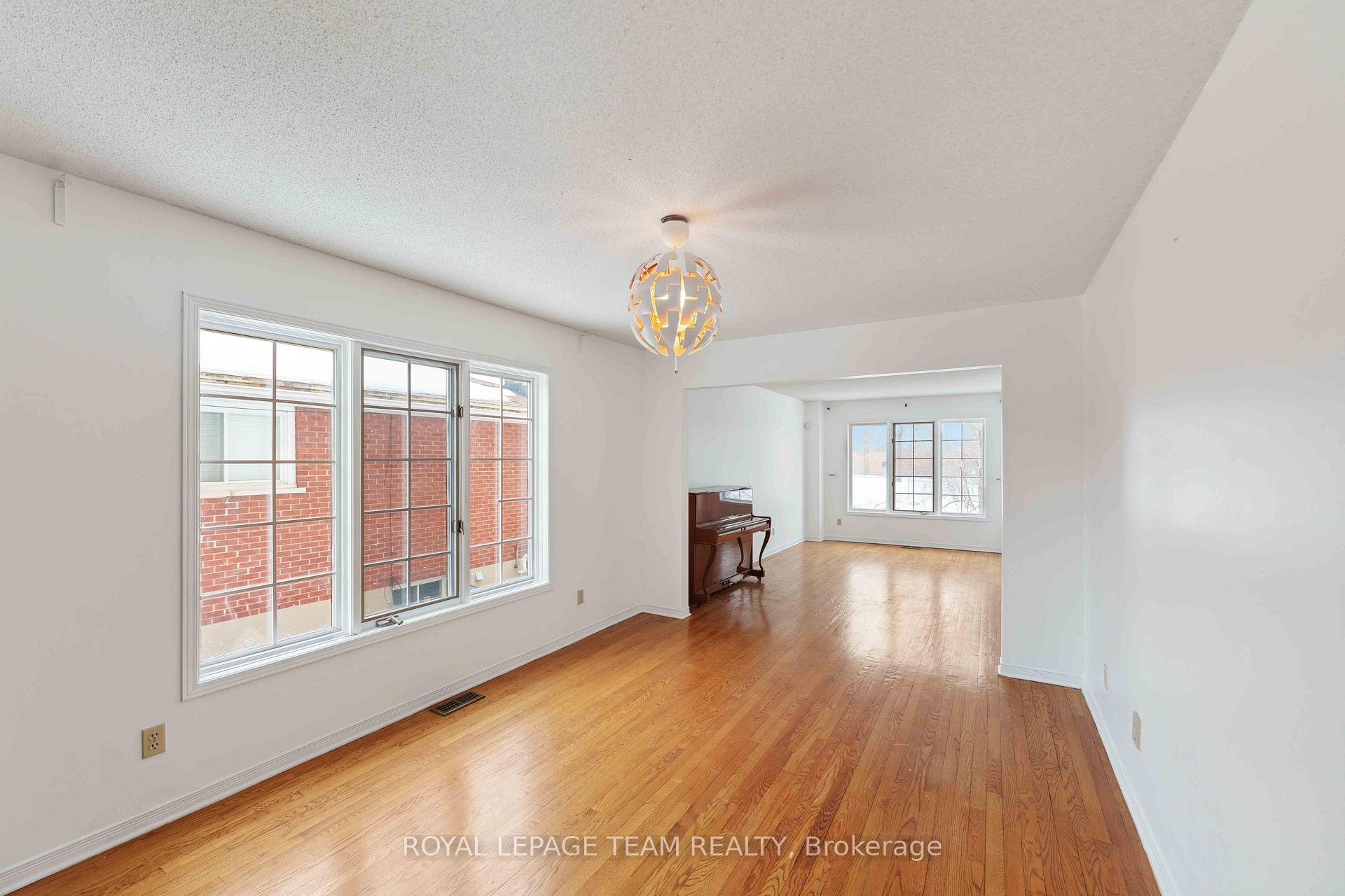 Photo 9 of 1327 Brookline Avenue, Ottawa, Ellwood — HOMEH