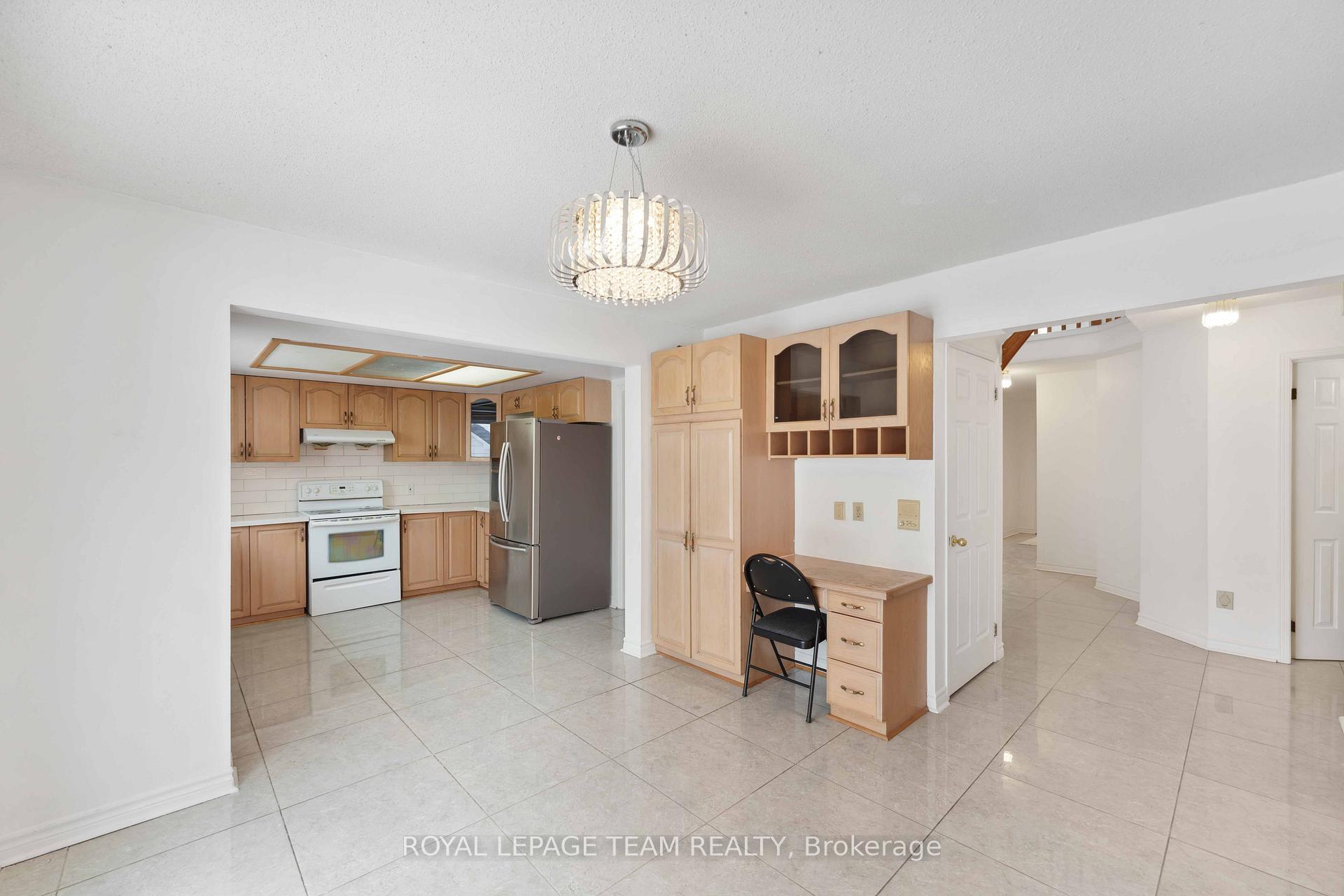 Photo 15 of 1327 Brookline Avenue, Ottawa, Ellwood — HOMEH