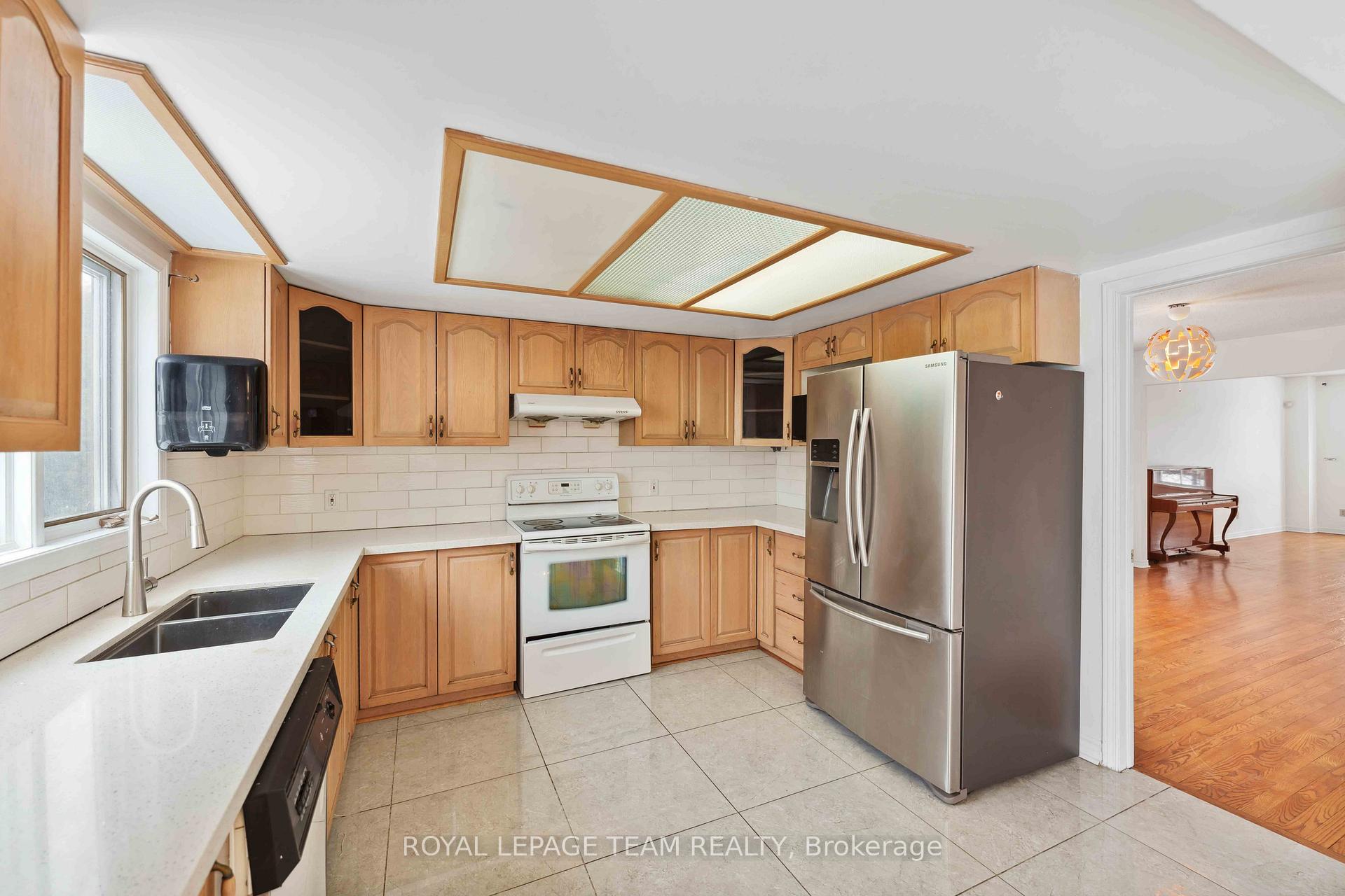 Photo 16 of 1327 Brookline Avenue, Ottawa, Ellwood — HOMEH