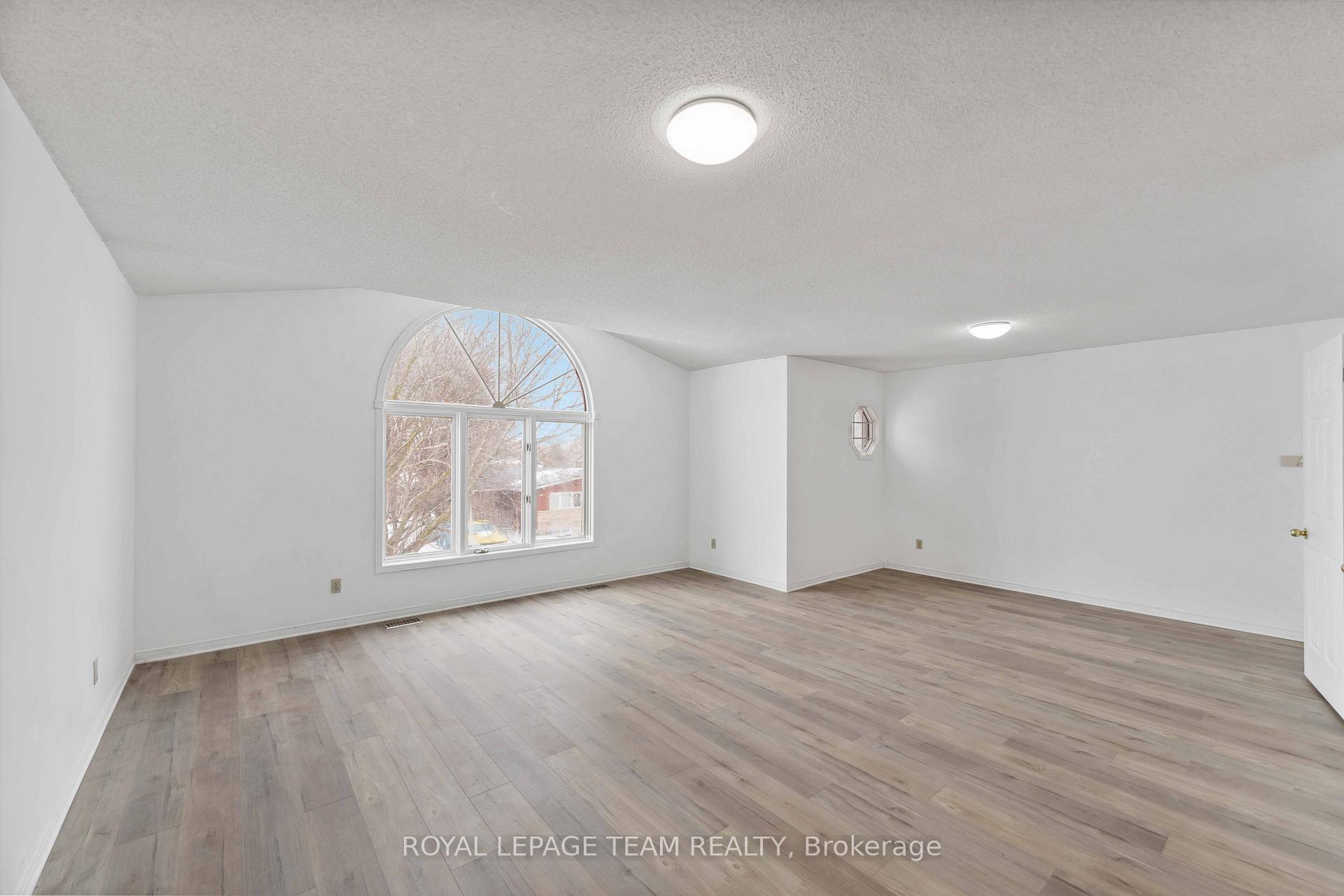 Photo 23 of 1327 Brookline Avenue, Ottawa, Ellwood — HOMEH