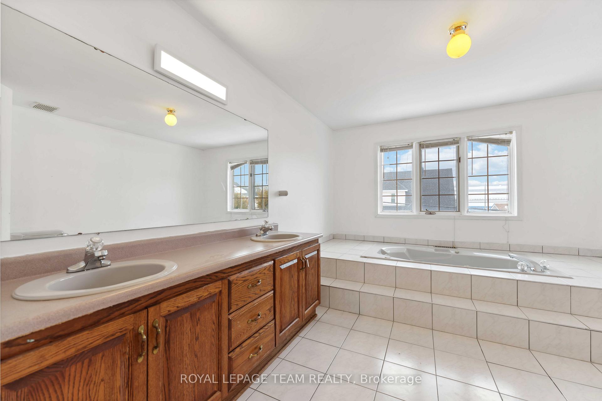Photo 25 of 1327 Brookline Avenue, Ottawa, Ellwood — HOMEH