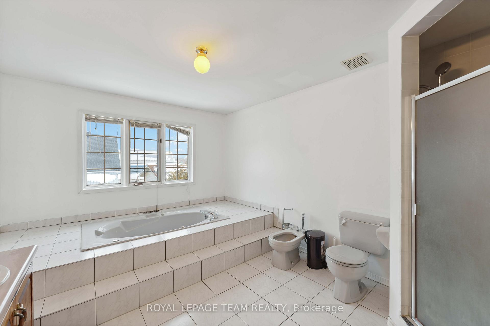 Photo 26 of 1327 Brookline Avenue, Ottawa, Ellwood — HOMEH