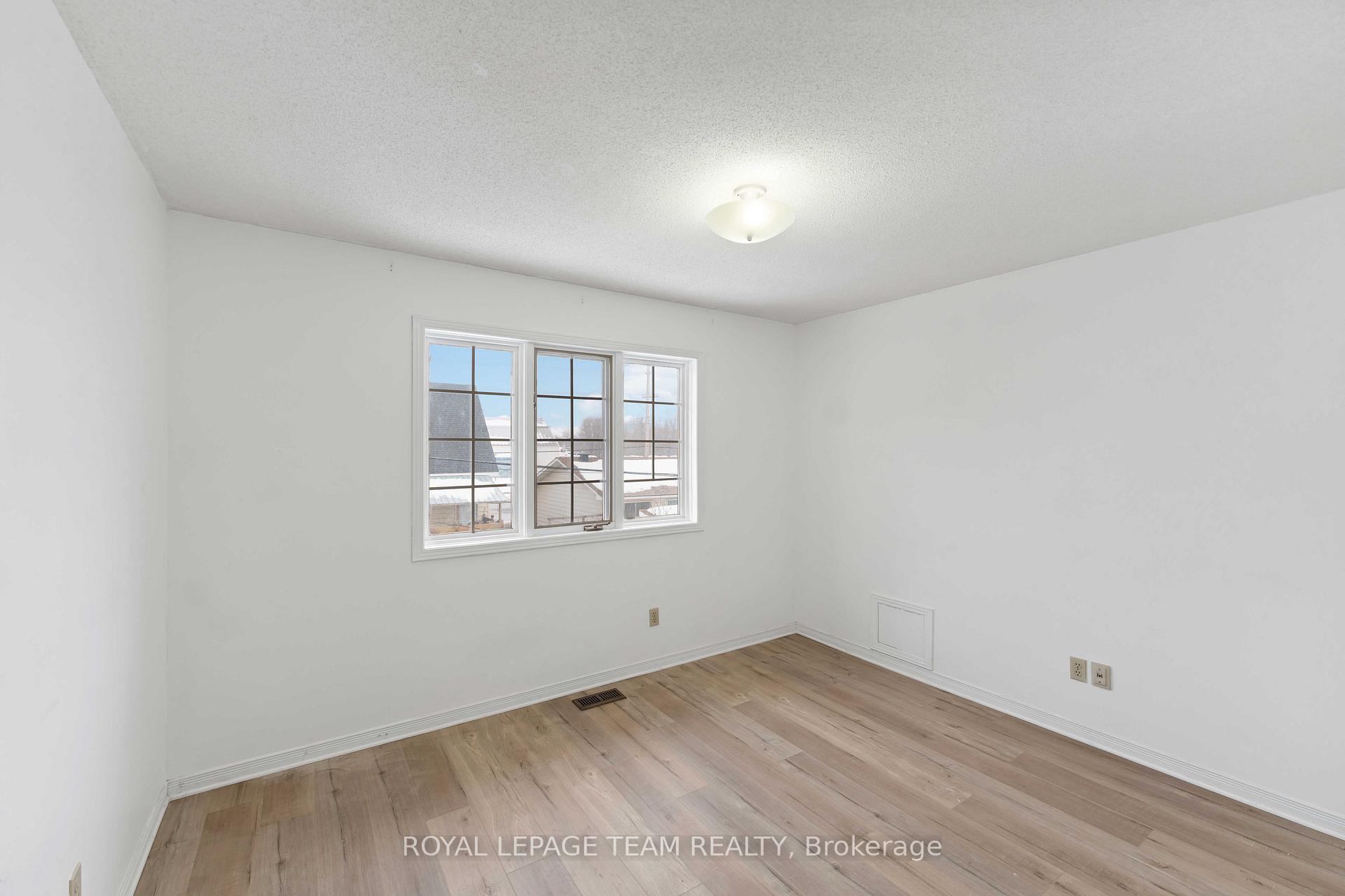 Photo 31 of 1327 Brookline Avenue, Ottawa, Ellwood — HOMEH