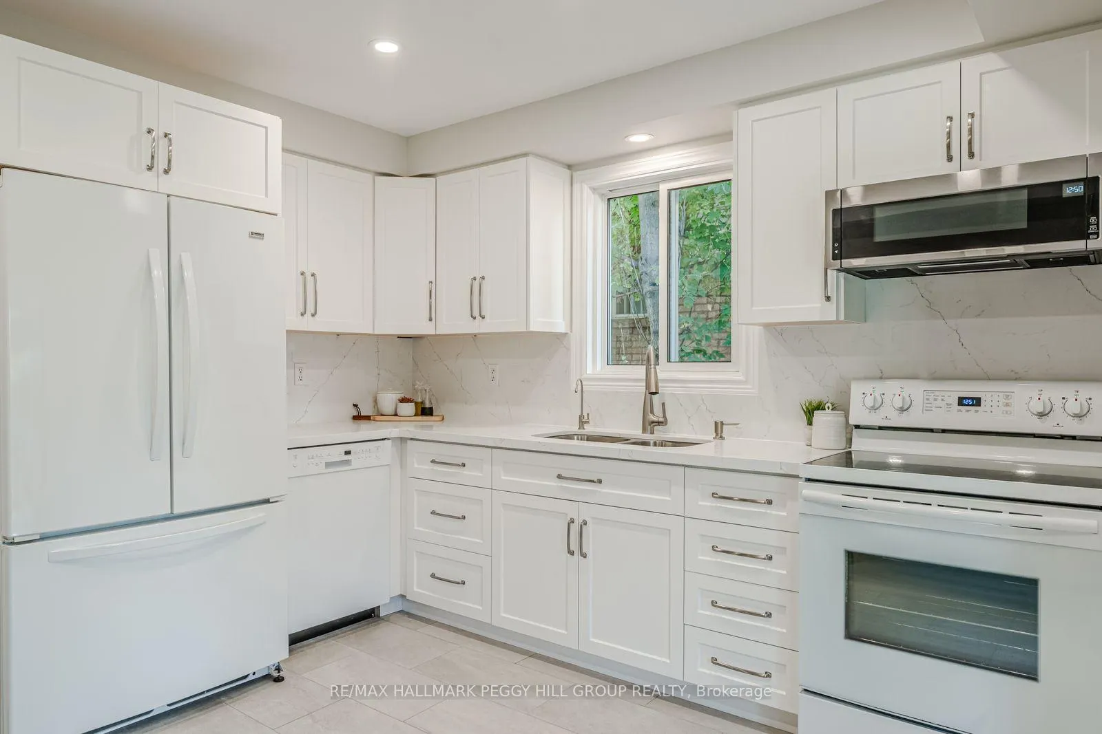Photo 8 of 222 Bishop Drive, Barrie, Ardagh — HOMEH