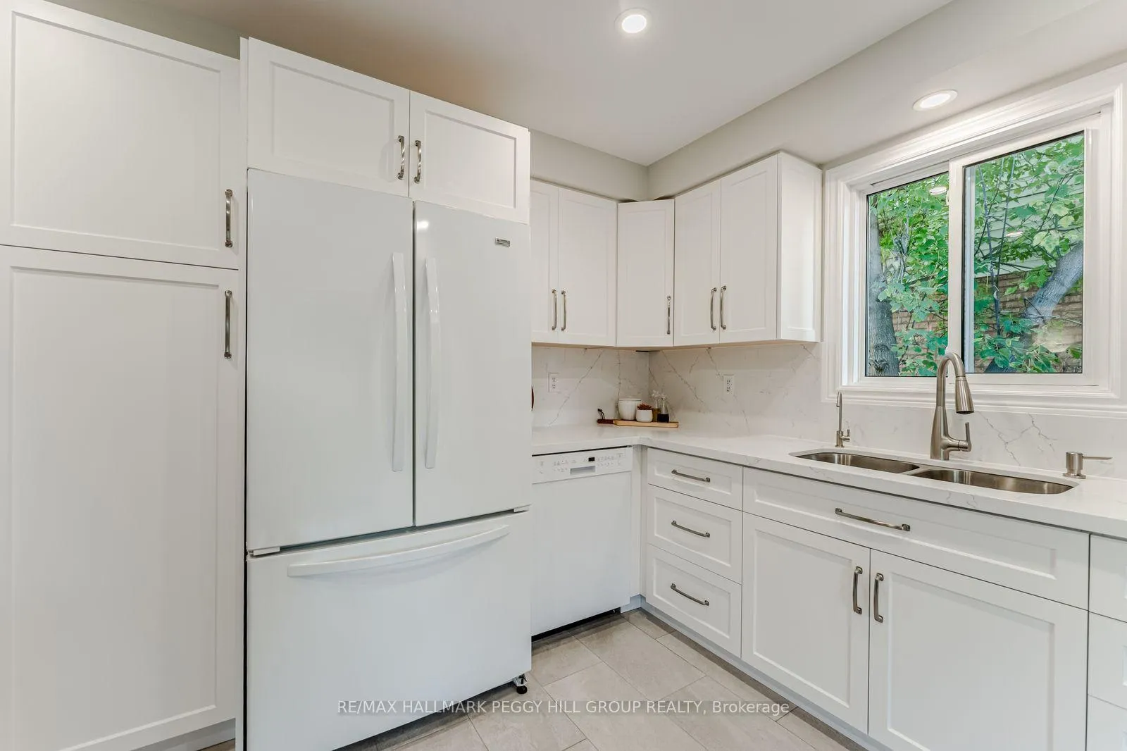 Photo 9 of 222 Bishop Drive, Barrie, Ardagh — HOMEH