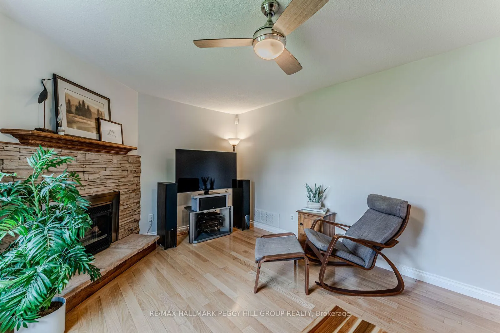 Photo 10 of 222 Bishop Drive, Barrie, Ardagh — HOMEH