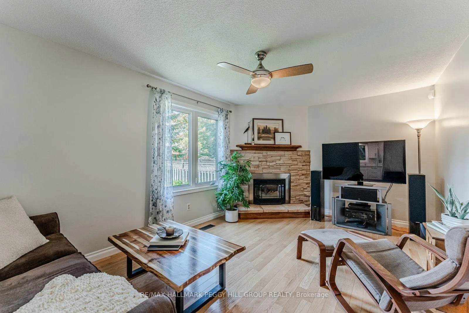 Photo 11 of 222 Bishop Drive, Barrie, Ardagh — HOMEH