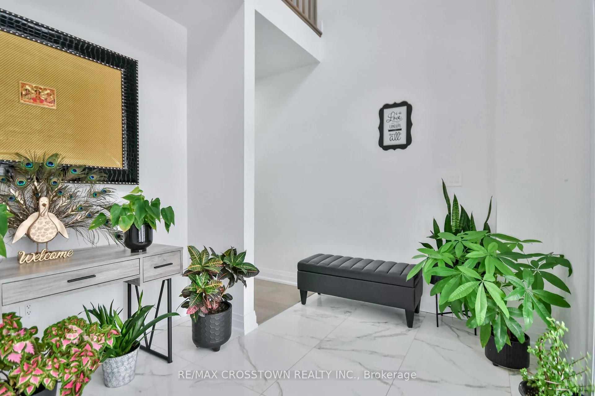 Photo 4 of 119 Franklin Trail, Barrie, Rural Barrie Southwest — HOMEH