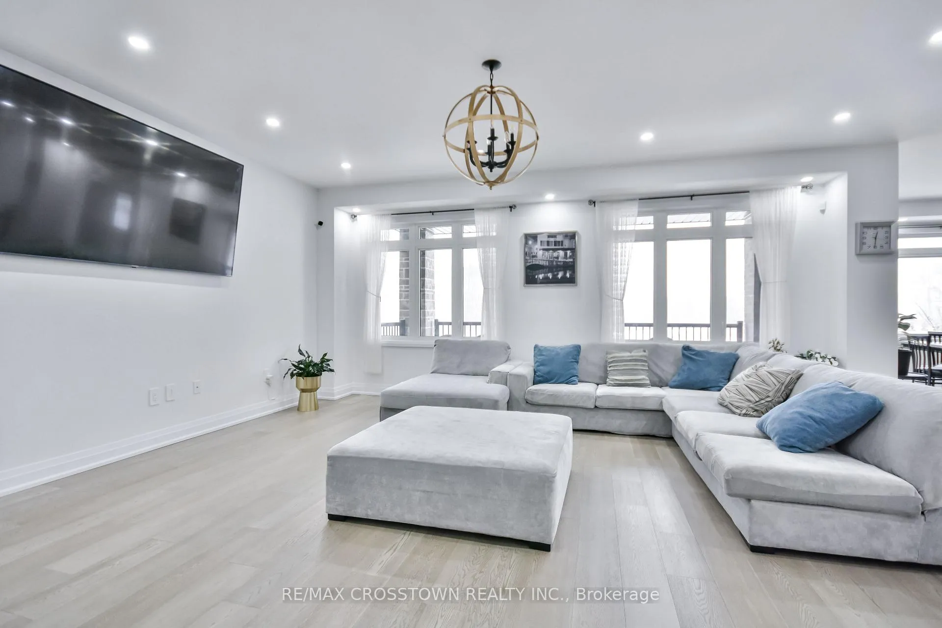 Photo 8 of 119 Franklin Trail, Barrie, Rural Barrie Southwest — HOMEH