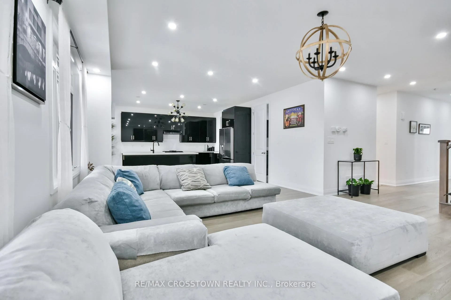 Photo 10 of 119 Franklin Trail, Barrie, Rural Barrie Southwest — HOMEH