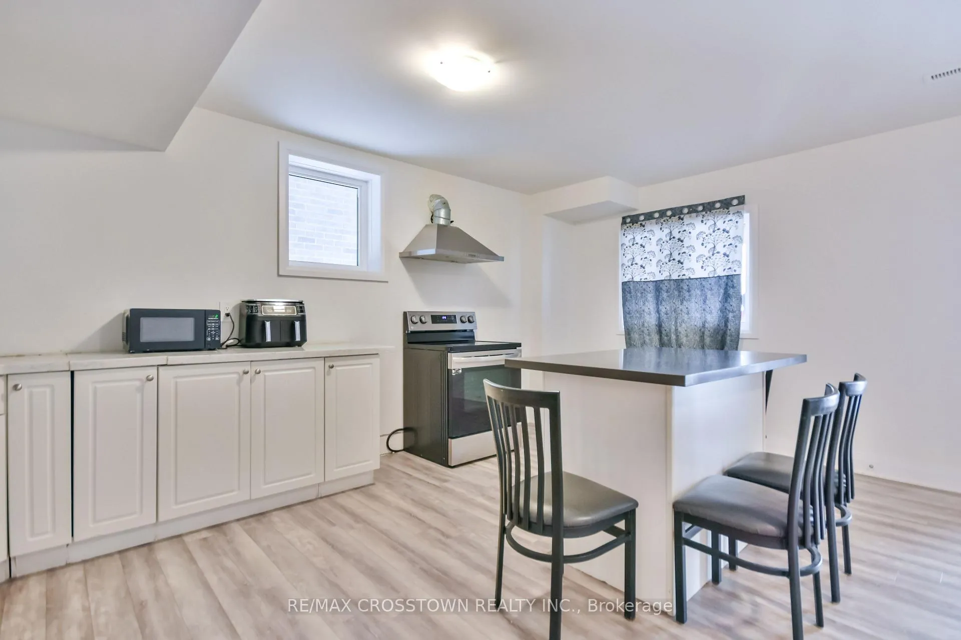 Photo 34 of 119 Franklin Trail, Barrie, Rural Barrie Southwest — HOMEH