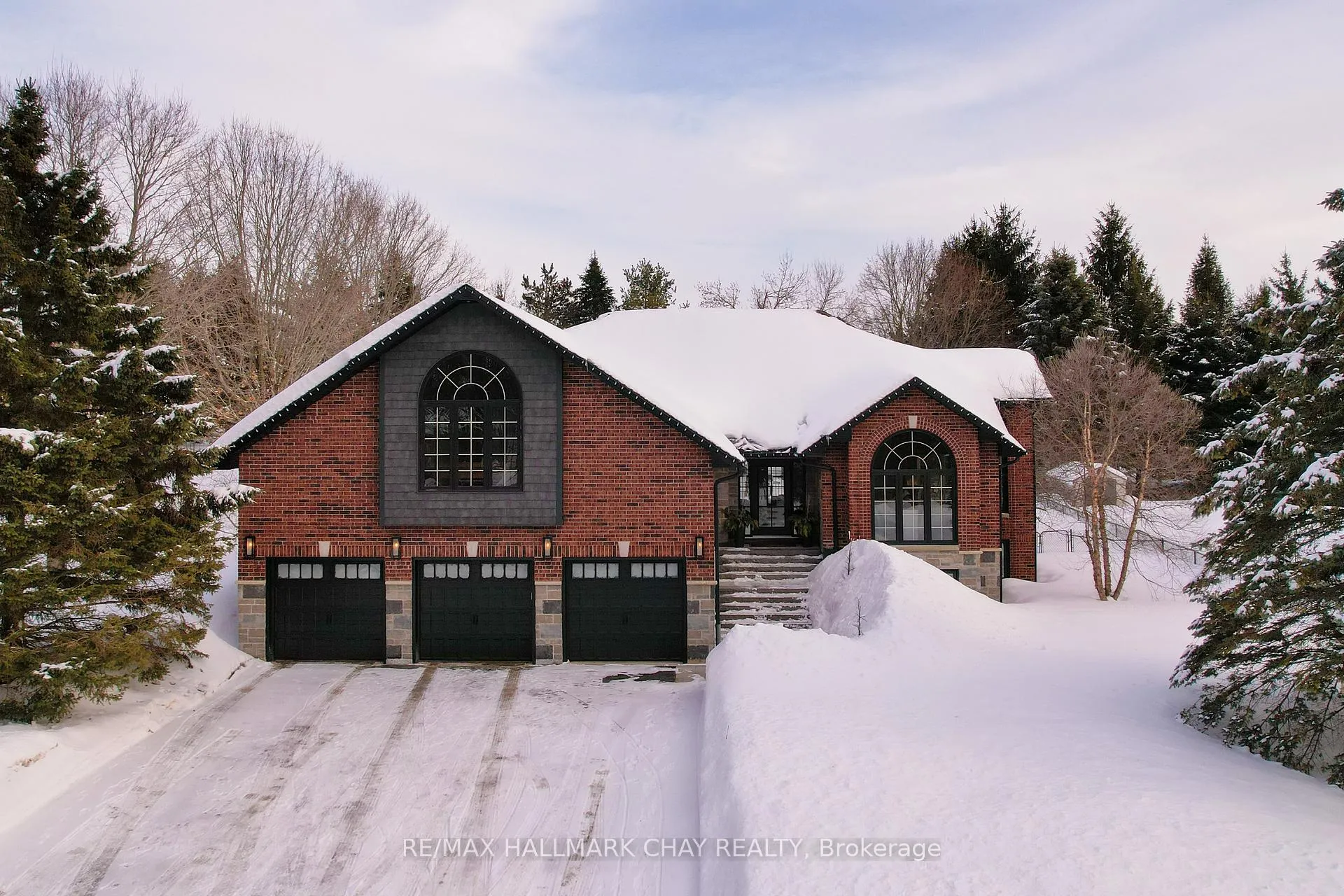 Photo 1 of 32 Forest Hill Drive, Springwater, Midhurst — HOMEH