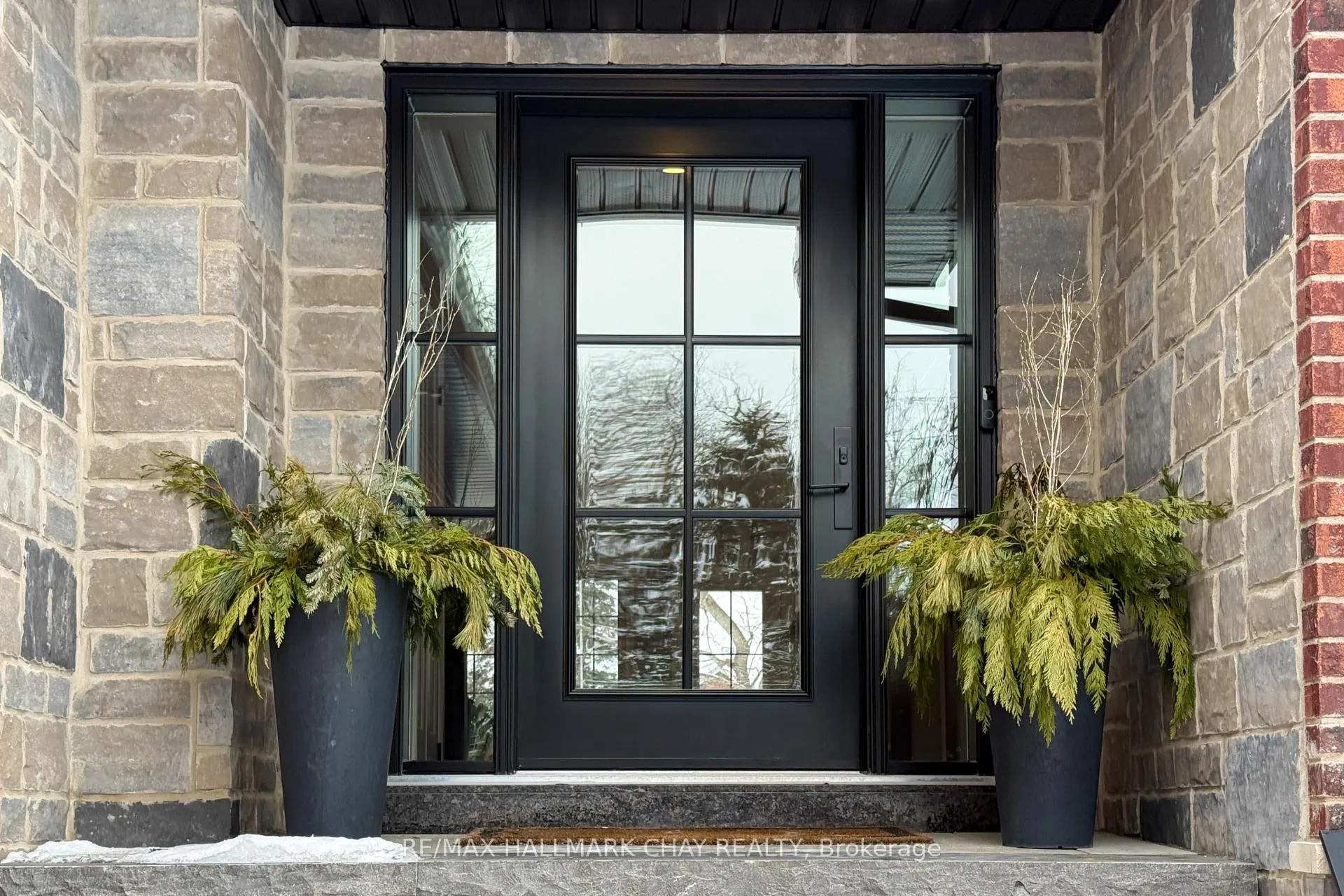 Photo 2 of 32 Forest Hill Drive, Springwater, Midhurst — HOMEH