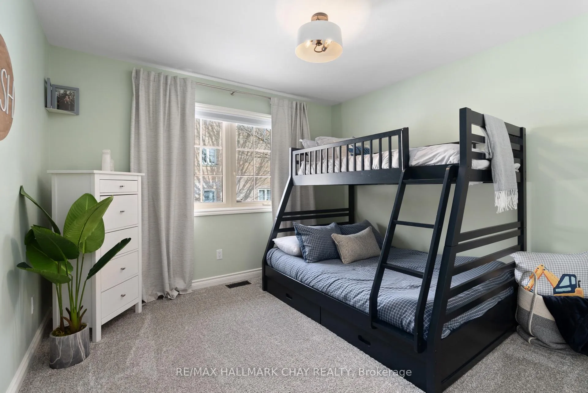Photo 28 of 32 Forest Hill Drive, Springwater, Midhurst — HOMEH