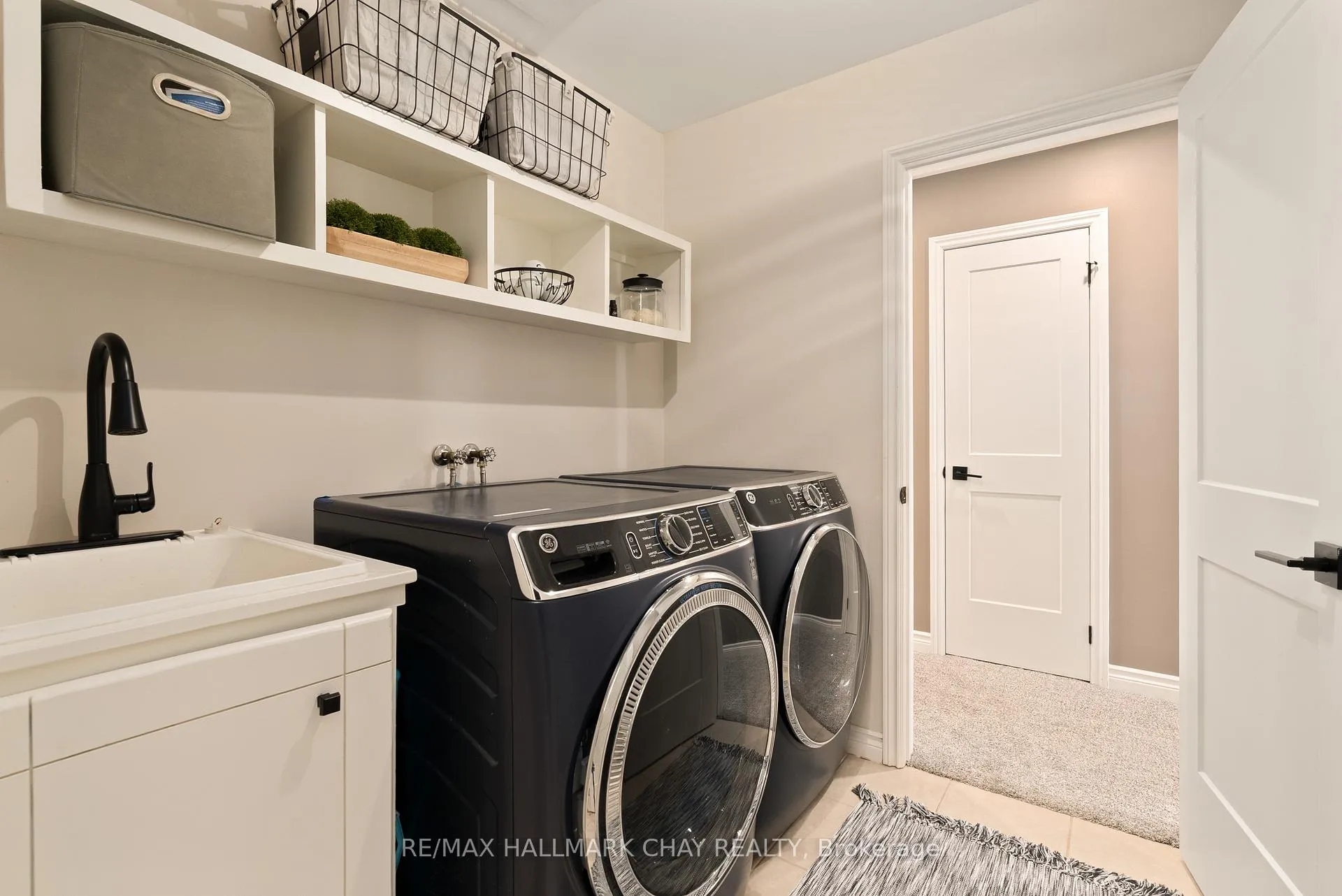Photo 34 of 32 Forest Hill Drive, Springwater, Midhurst — HOMEH