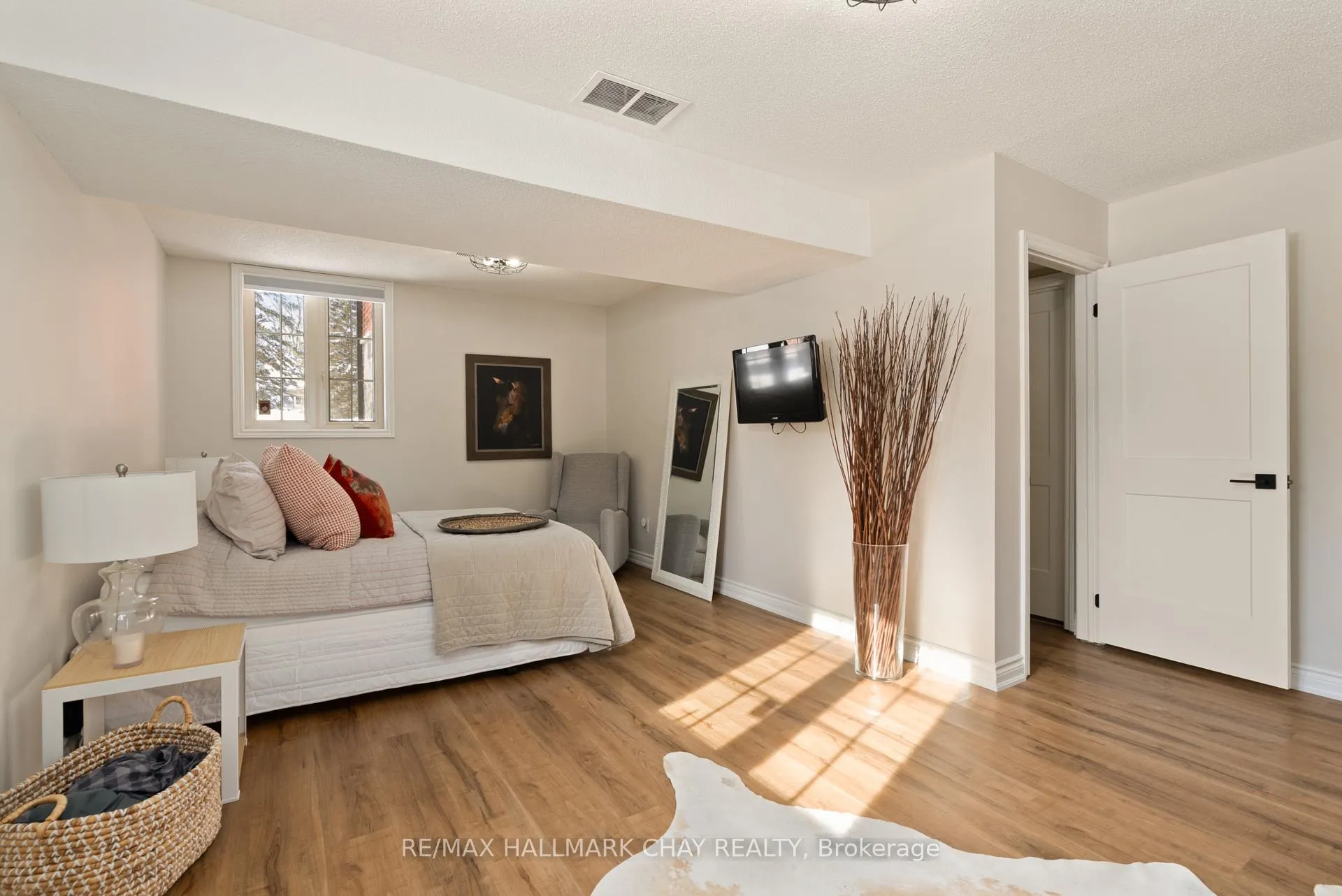 Photo 39 of 32 Forest Hill Drive, Springwater, Midhurst — HOMEH