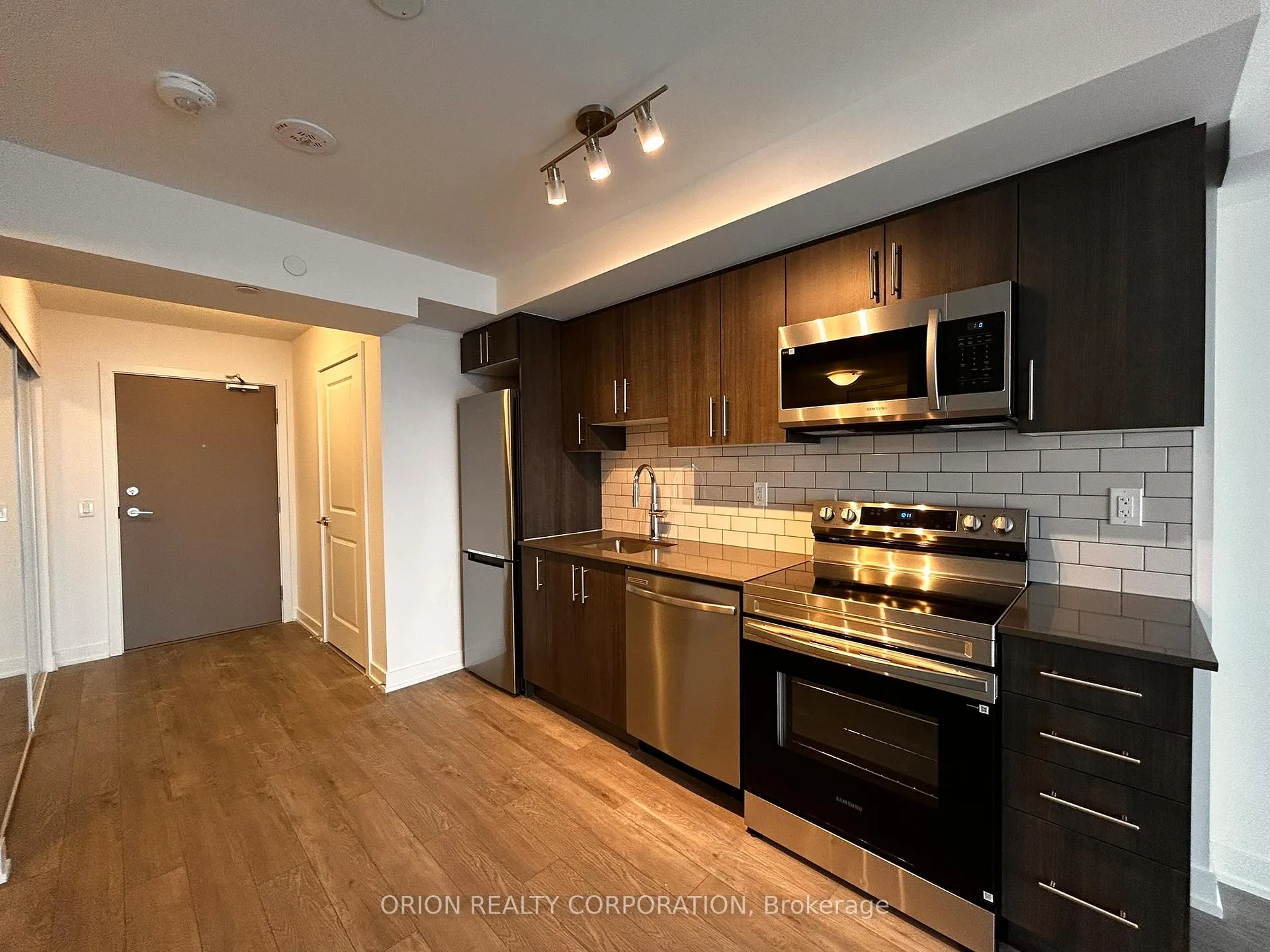 Photo 1 of Unit 904, 1010 Sandy Beach Road, Pickering, Bay Ridges — HOMEH