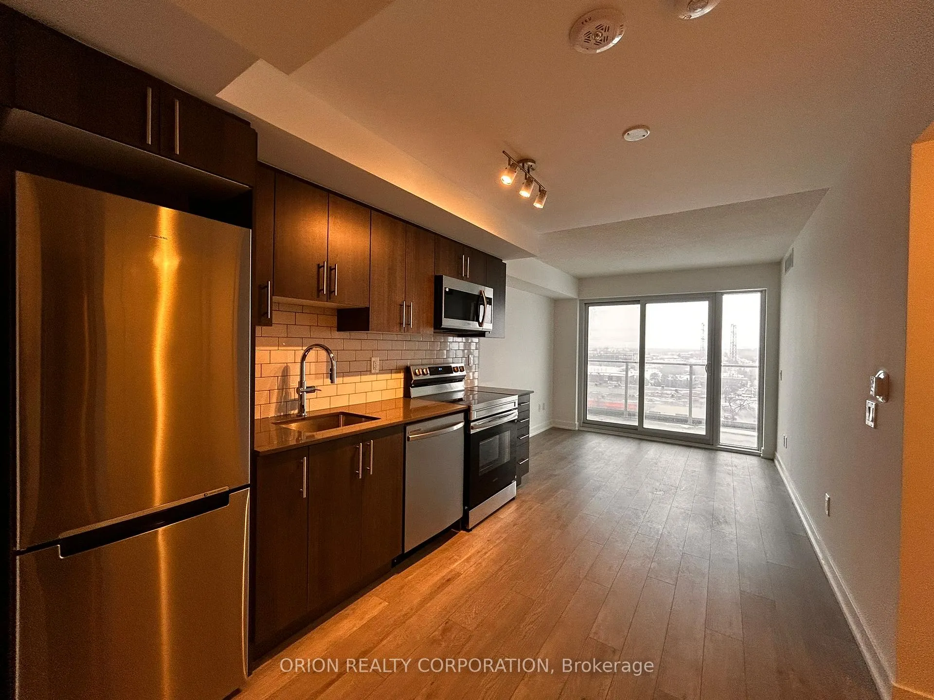 Photo 2 of Unit 904, 1010 Sandy Beach Road, Pickering, Bay Ridges — HOMEH