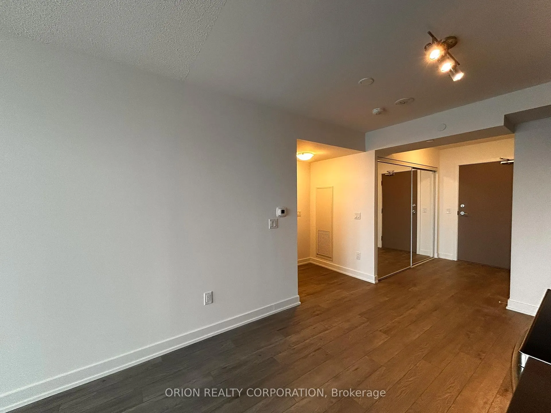 Photo 4 of Unit 904, 1010 Sandy Beach Road, Pickering, Bay Ridges — HOMEH