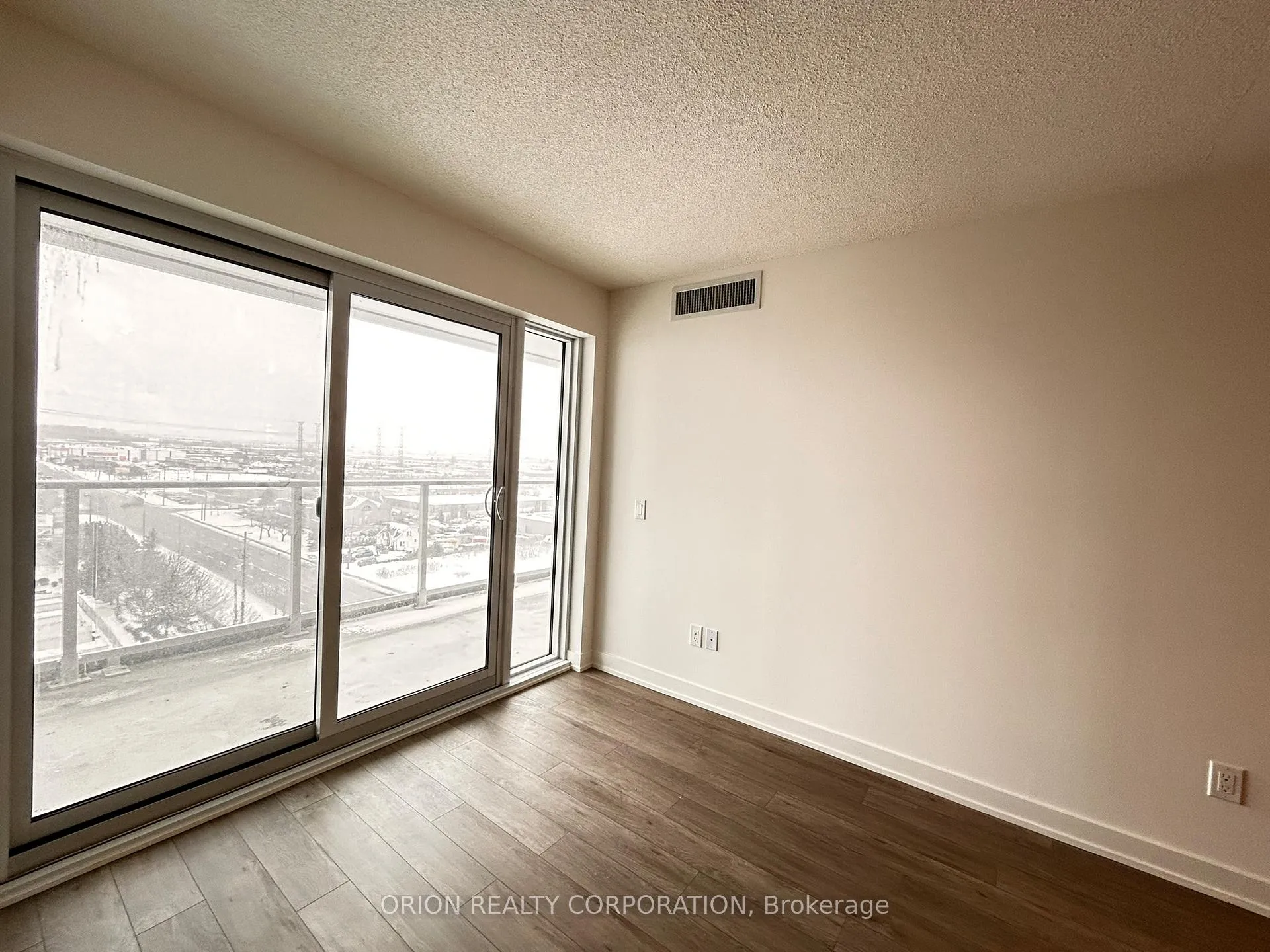 Photo 8 of Unit 904, 1010 Sandy Beach Road, Pickering, Bay Ridges — HOMEH