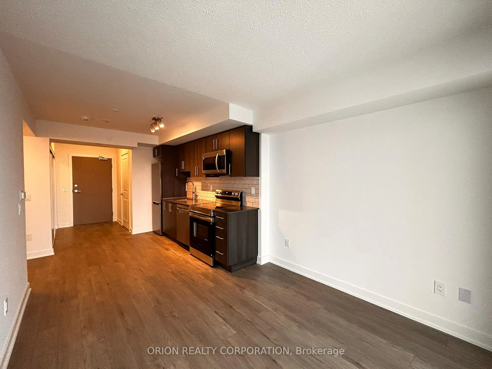 Photo 11 of Unit 904, 1010 Sandy Beach Road, Pickering, Bay Ridges — HOMEH
