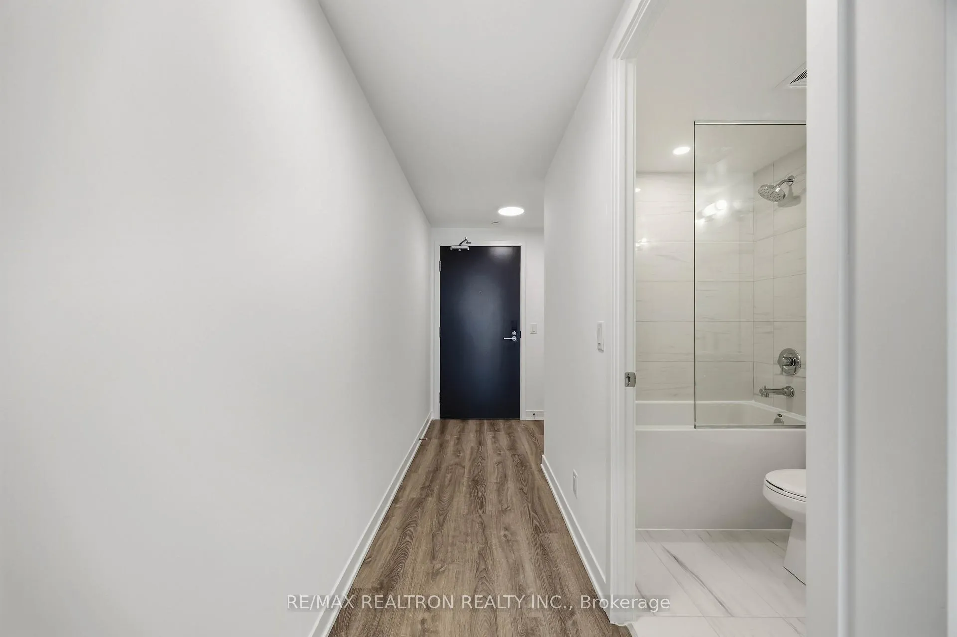 Photo 6 of Unit 905, 180 Front Street E, Toronto, Moss Park — HOMEH