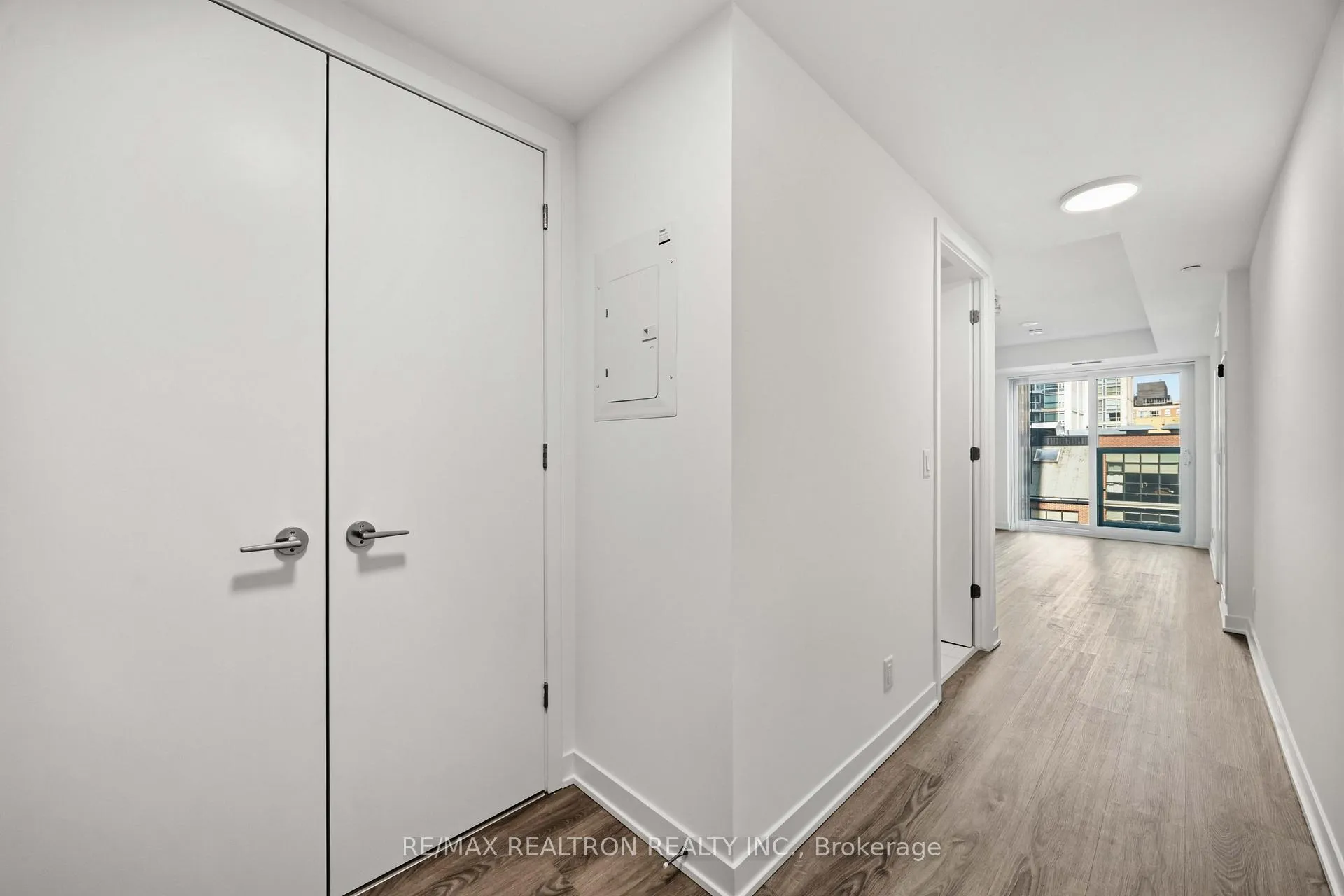 Photo 7 of Unit 905, 180 Front Street E, Toronto, Moss Park — HOMEH