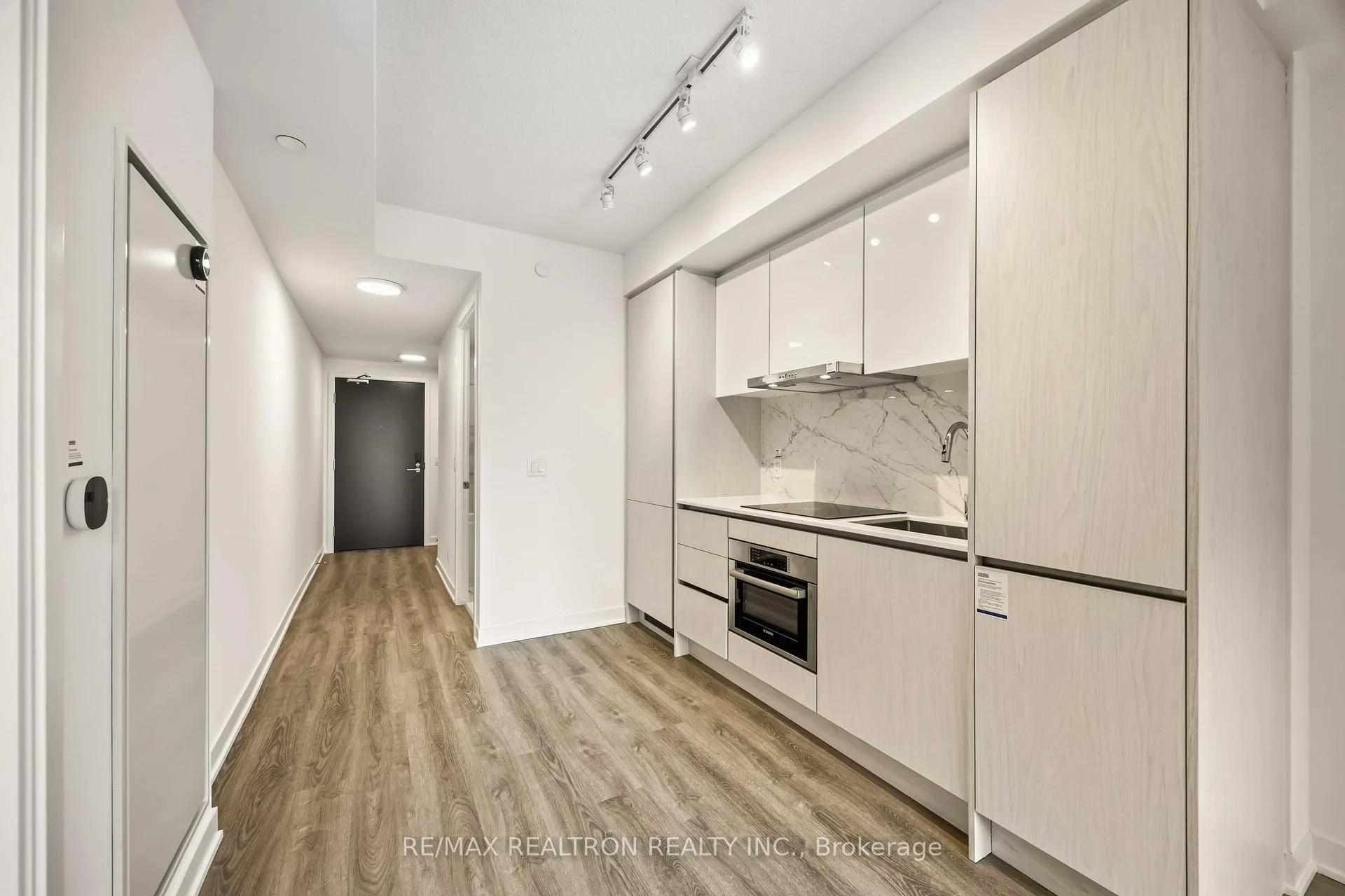 Photo 8 of Unit 905, 180 Front Street E, Toronto, Moss Park — HOMEH