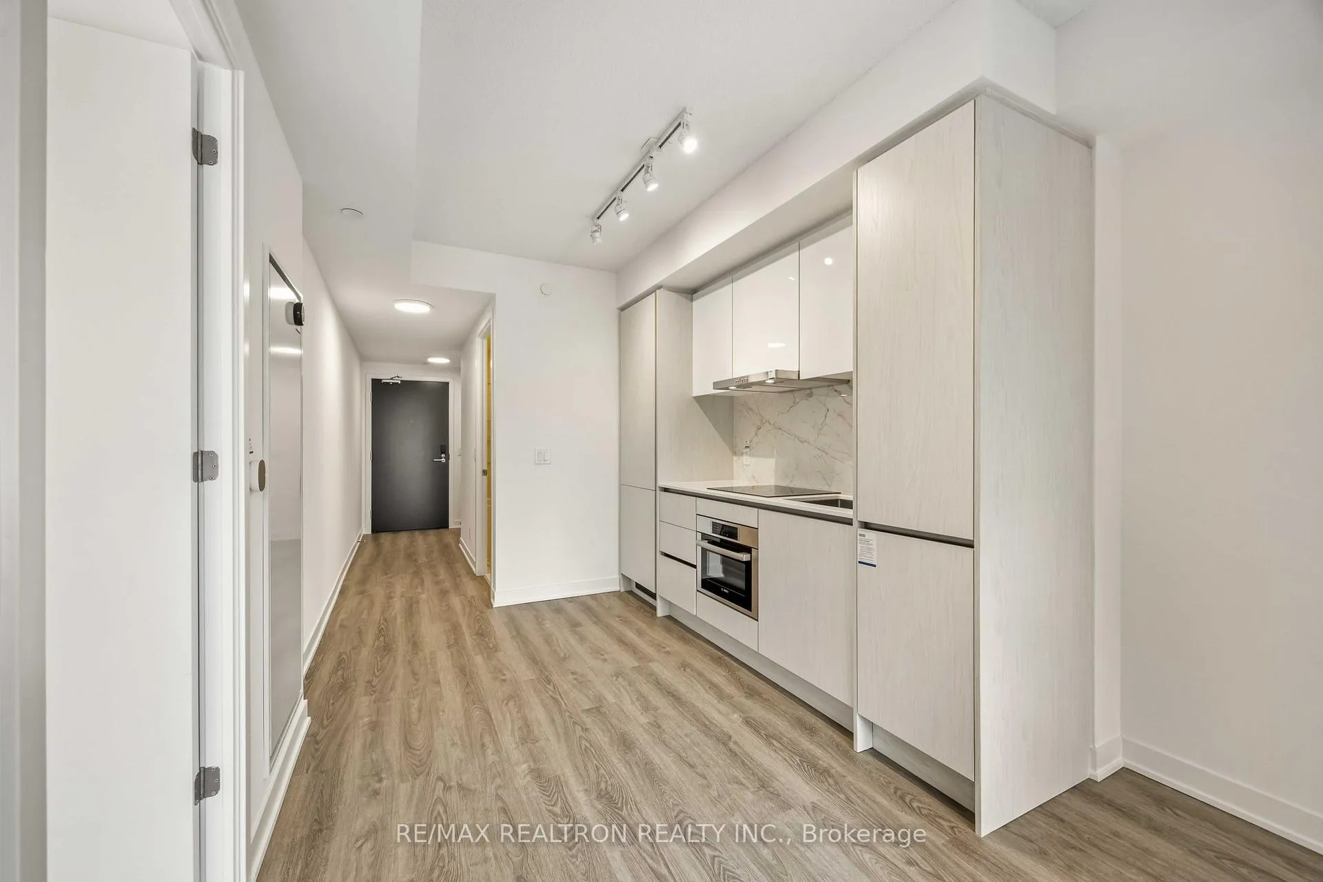 Photo 9 of Unit 905, 180 Front Street E, Toronto, Moss Park — HOMEH