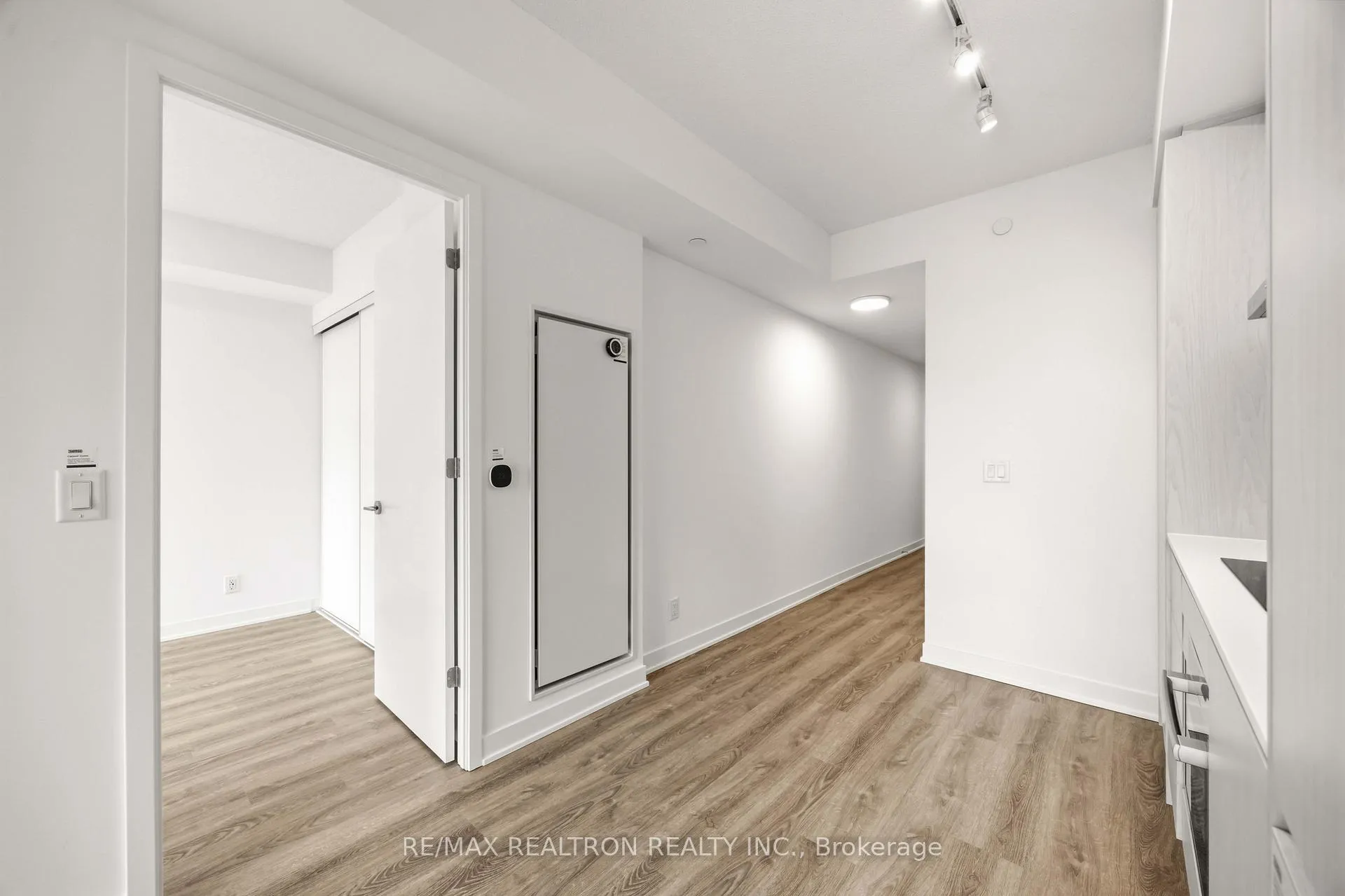 Photo 13 of Unit 905, 180 Front Street E, Toronto, Moss Park — HOMEH
