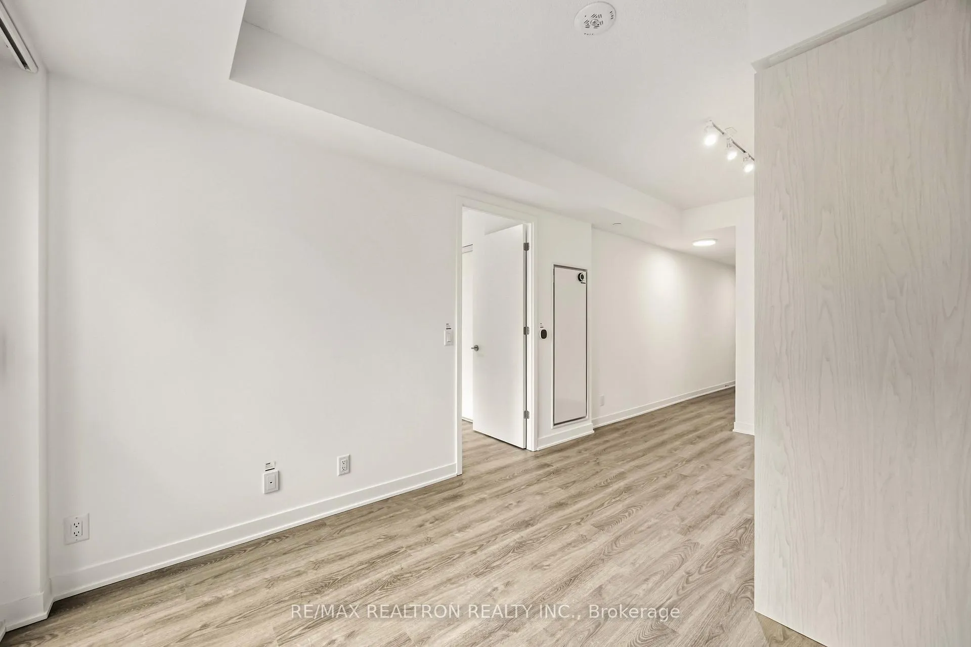 Photo 19 of Unit 905, 180 Front Street E, Toronto, Moss Park — HOMEH