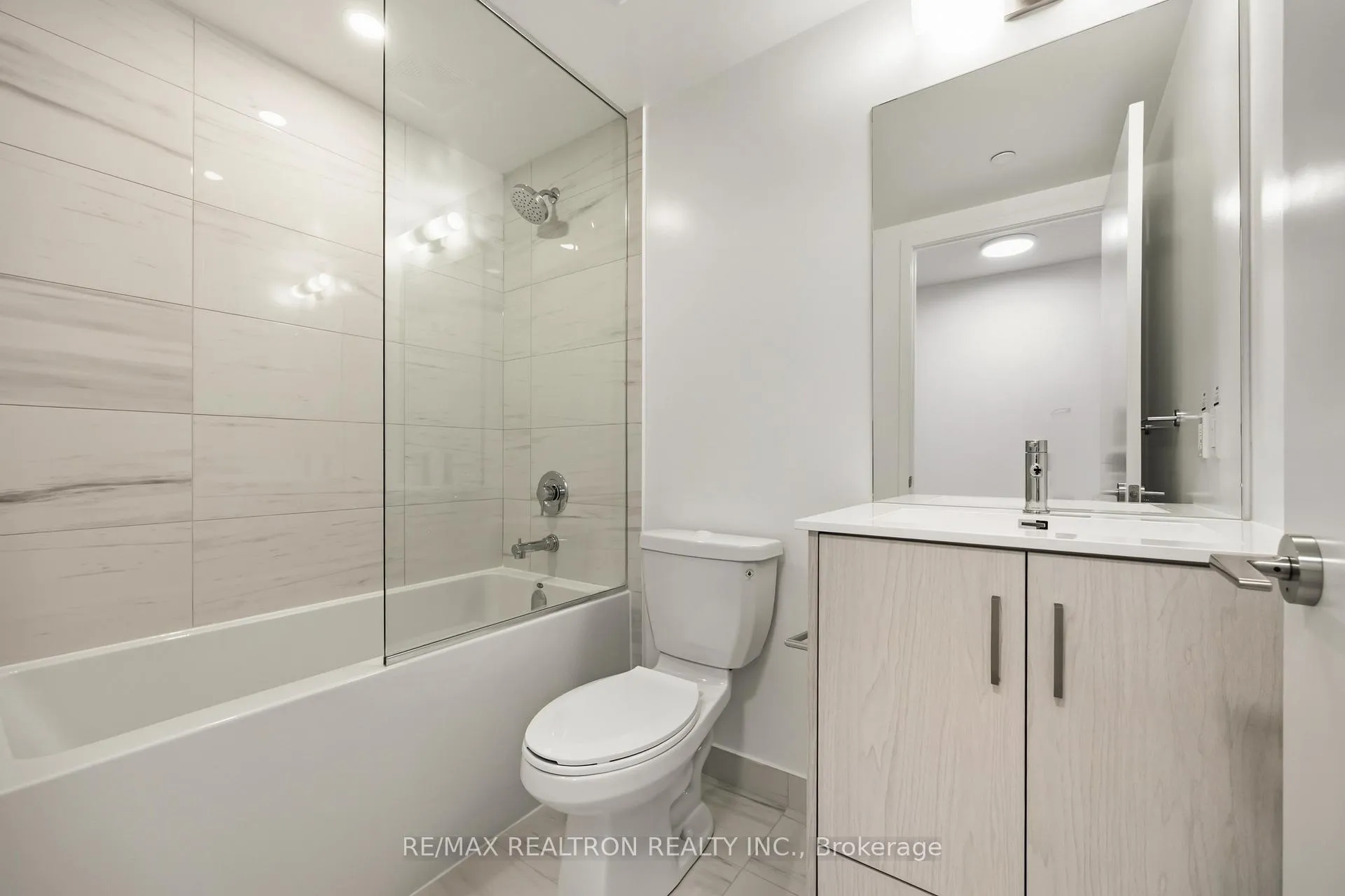 Photo 25 of Unit 905, 180 Front Street E, Toronto, Moss Park — HOMEH