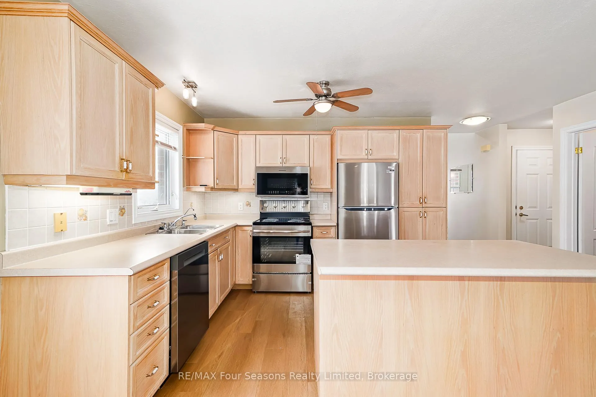 Photo 8 of Unit 1, 275 Huron Street, Clearview, Stayner — HOMEH