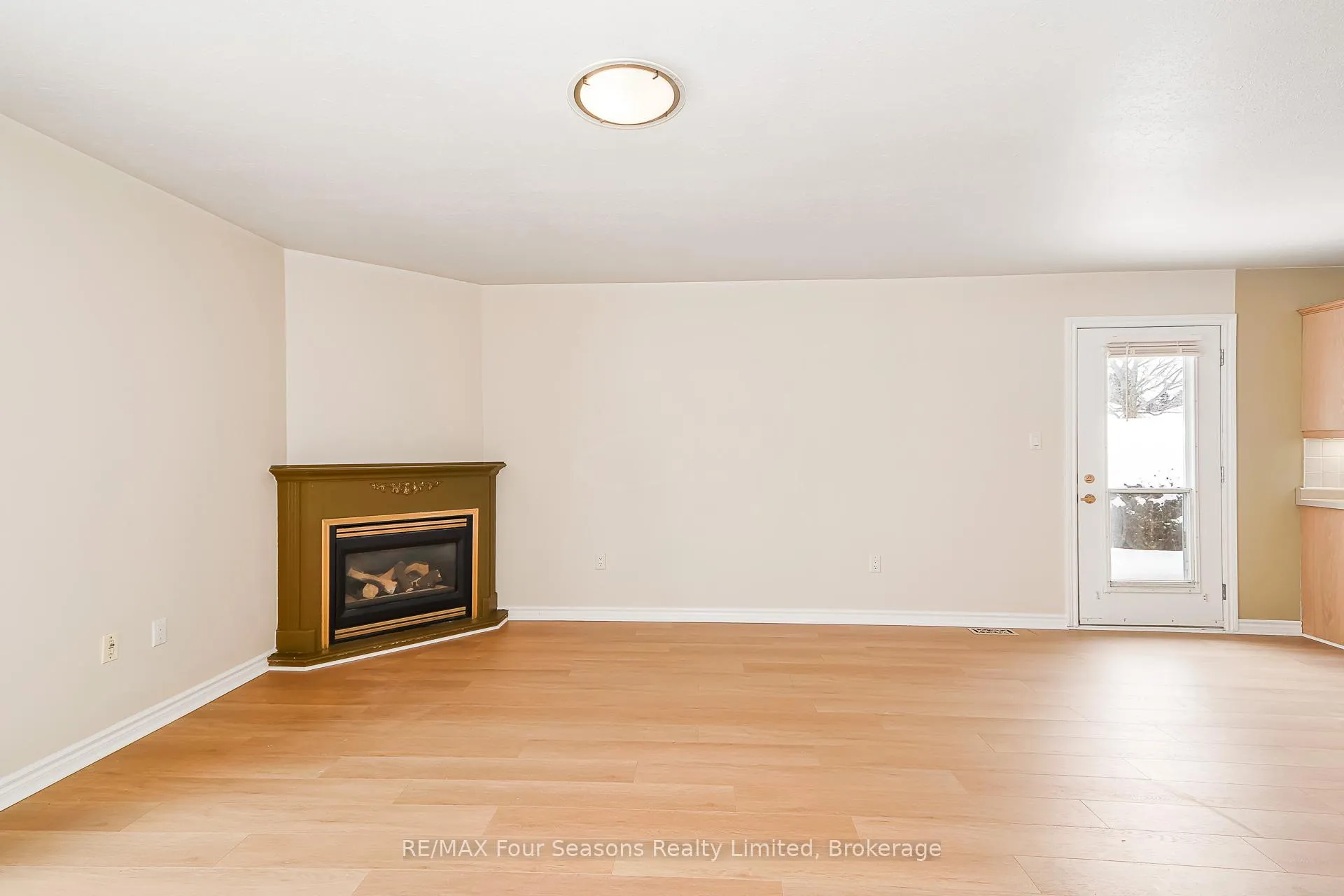 Photo 12 of Unit 1, 275 Huron Street, Clearview, Stayner — HOMEH
