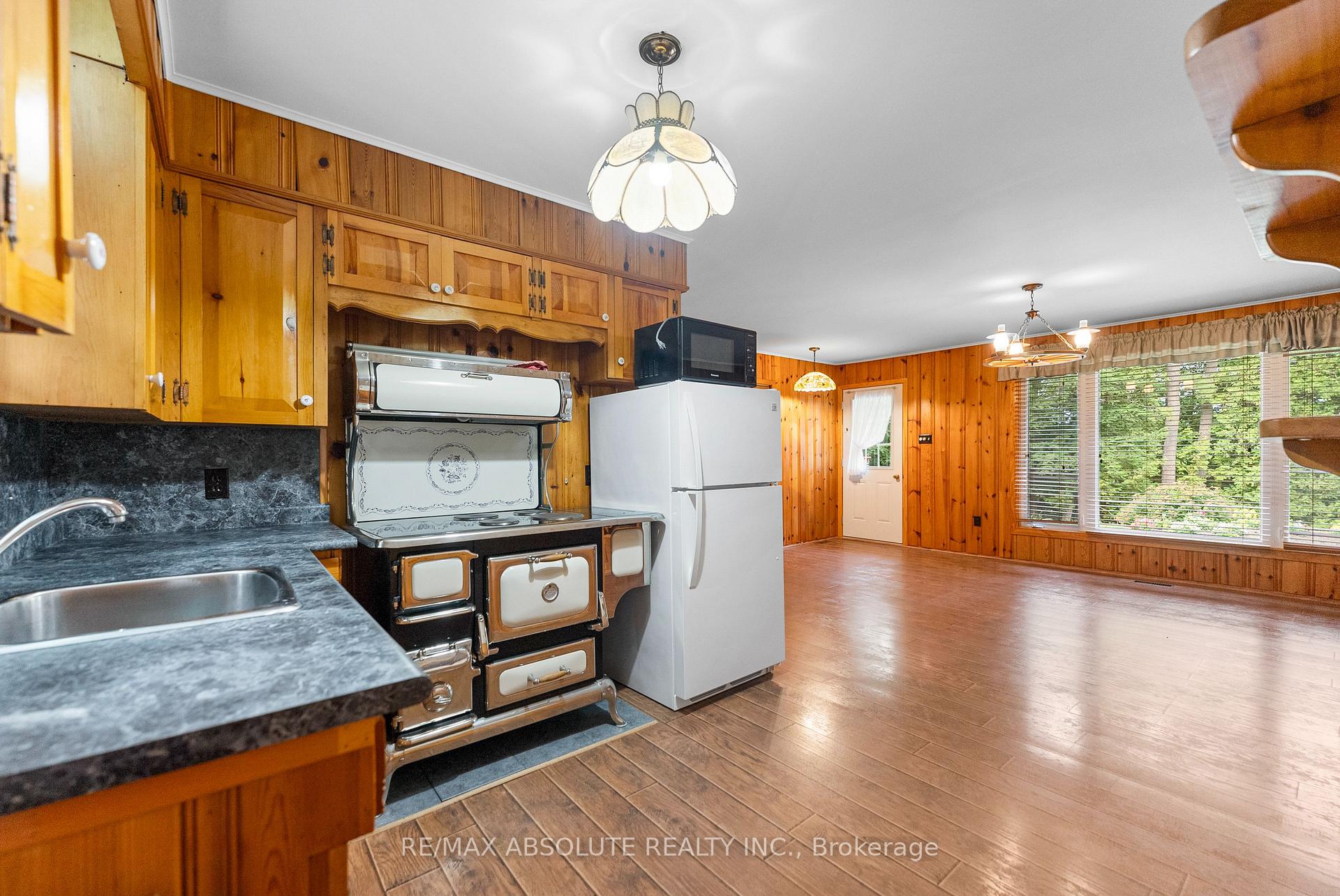 Photo 9 of 155 Dugald Road, McNab/Braeside, Mcnab/Braeside Twps — HOMEH