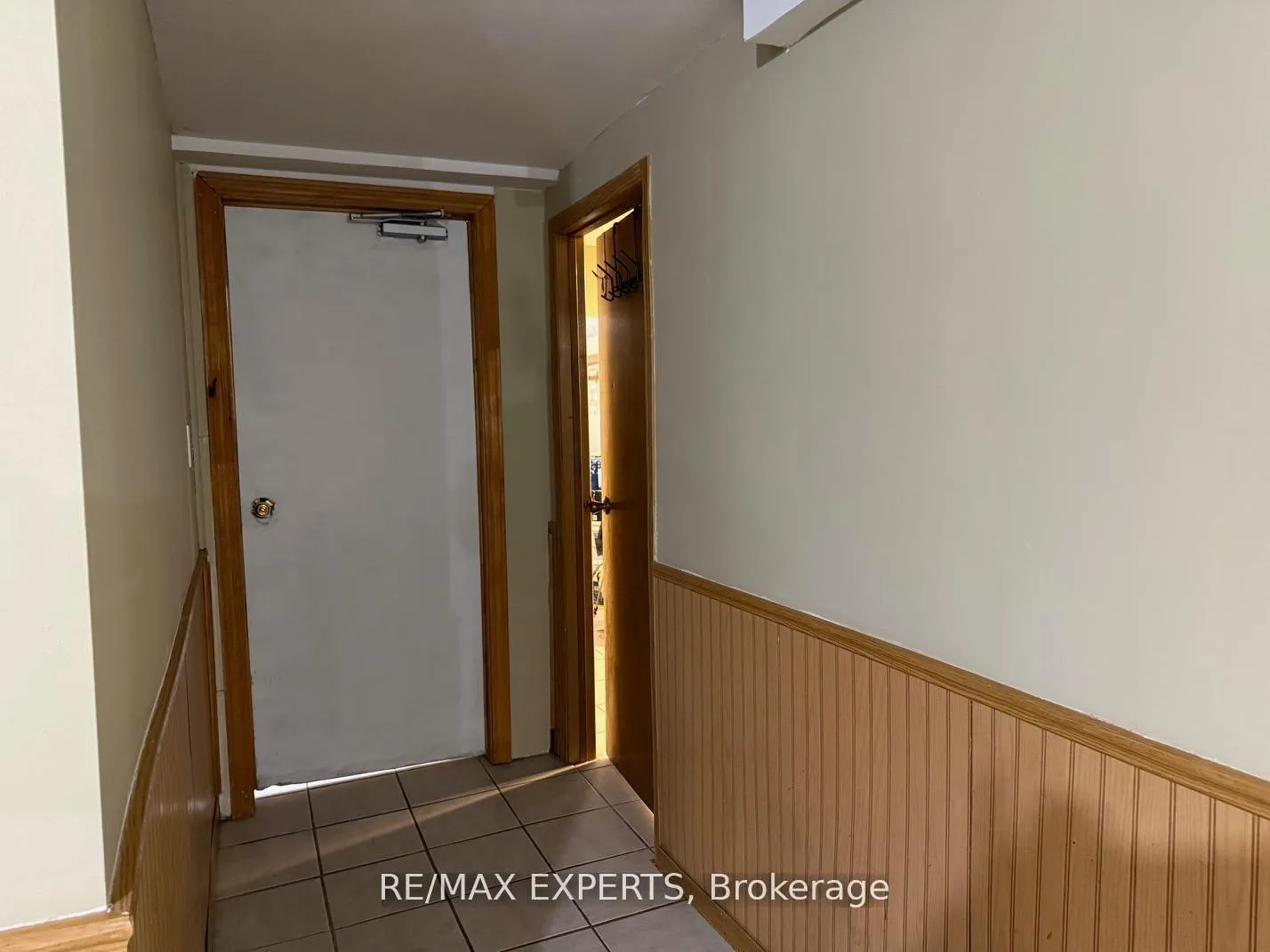 Photo 4 of Unit Bsmt, 14 Richardson Drive, Aurora, Aurora Highlands — HOMEH
